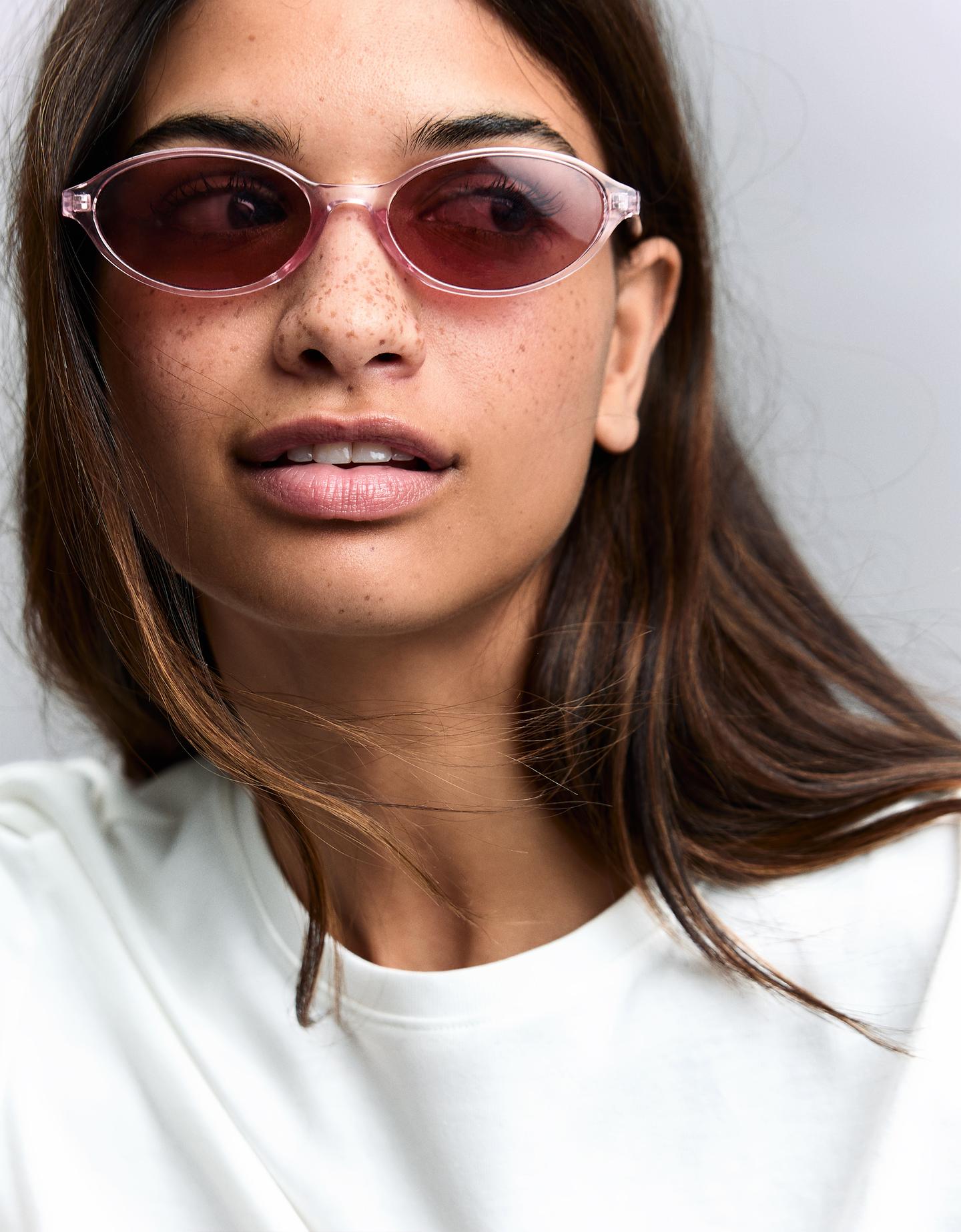Bershka owalne okulary przeciwsłoneczne z oprawką różowy