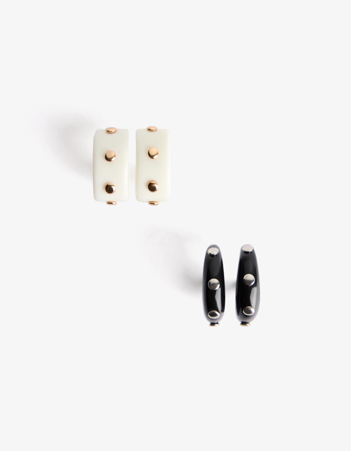 2-pack of stud earrings