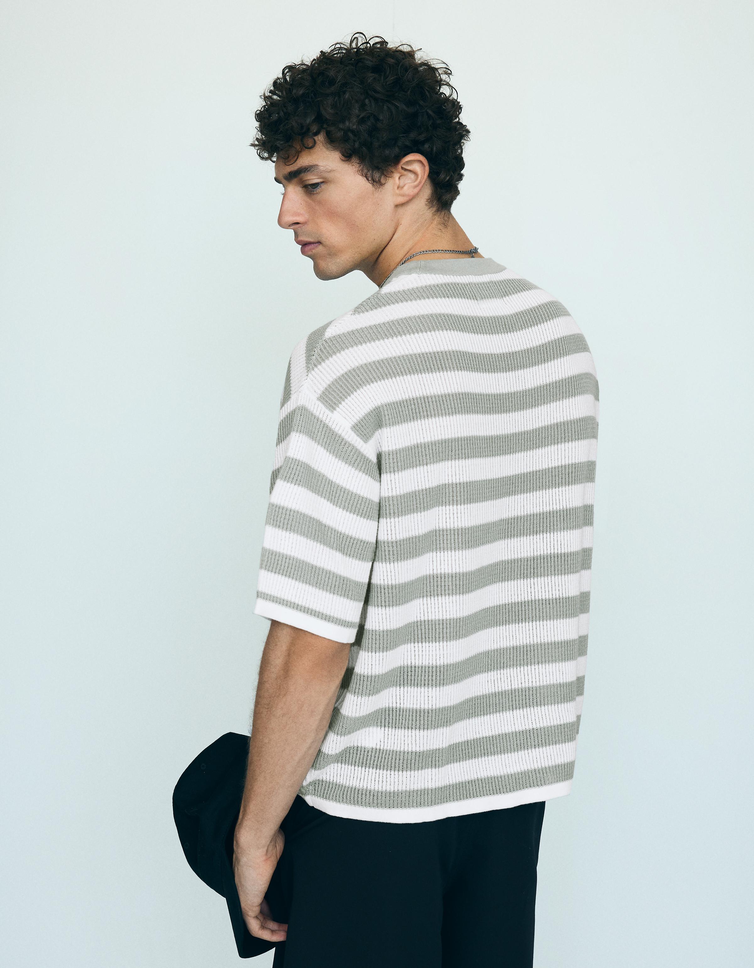 Textured striped short sleeve T-shirt - Men | Bershka
