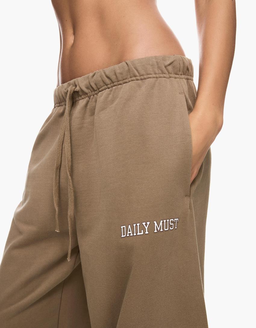Pantaloni jogger in felpa ricamati-Camel-2