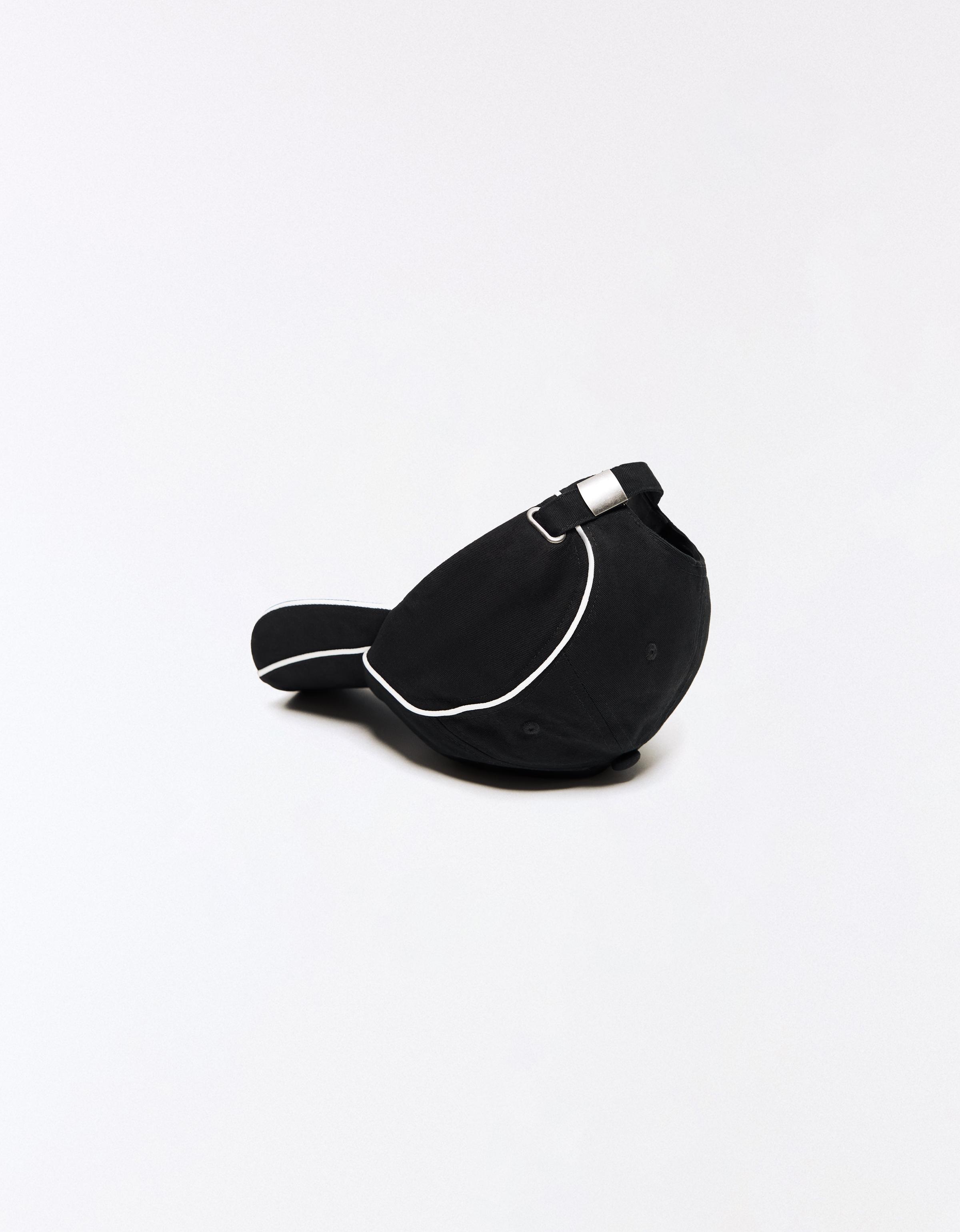 Embroidered cap — Black