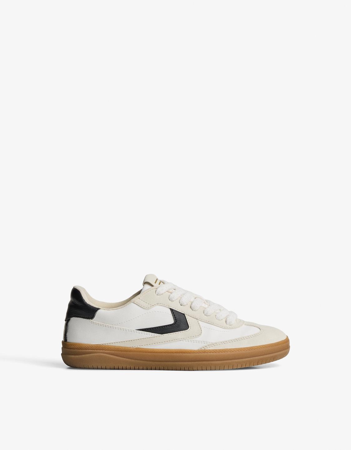 Retro trainers with lace detail