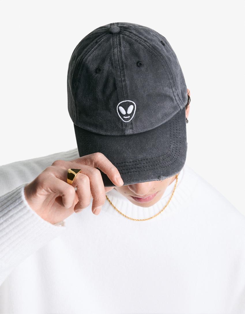 Embroidered cap-Black-0