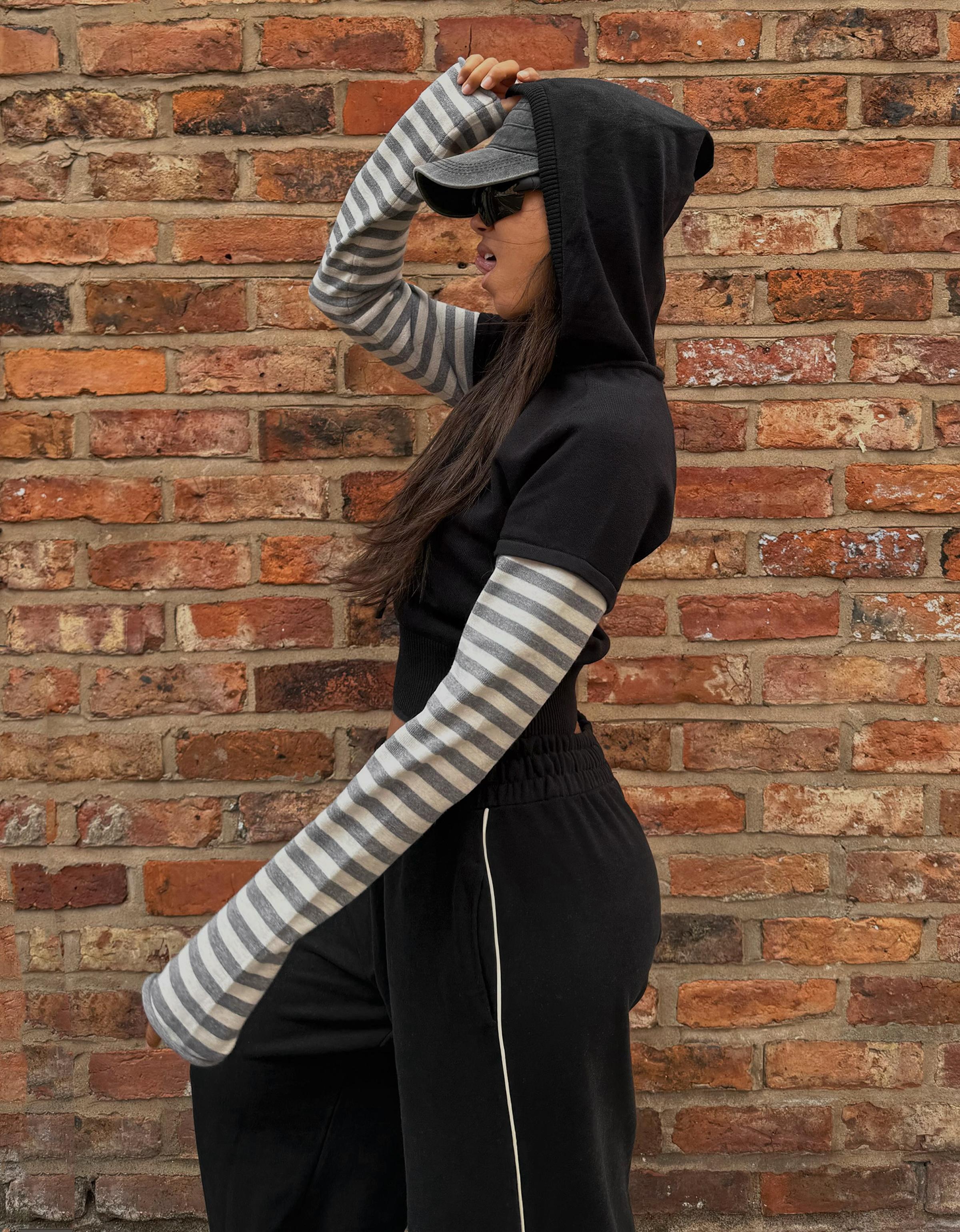 Hooded sweater with contrast sleeves