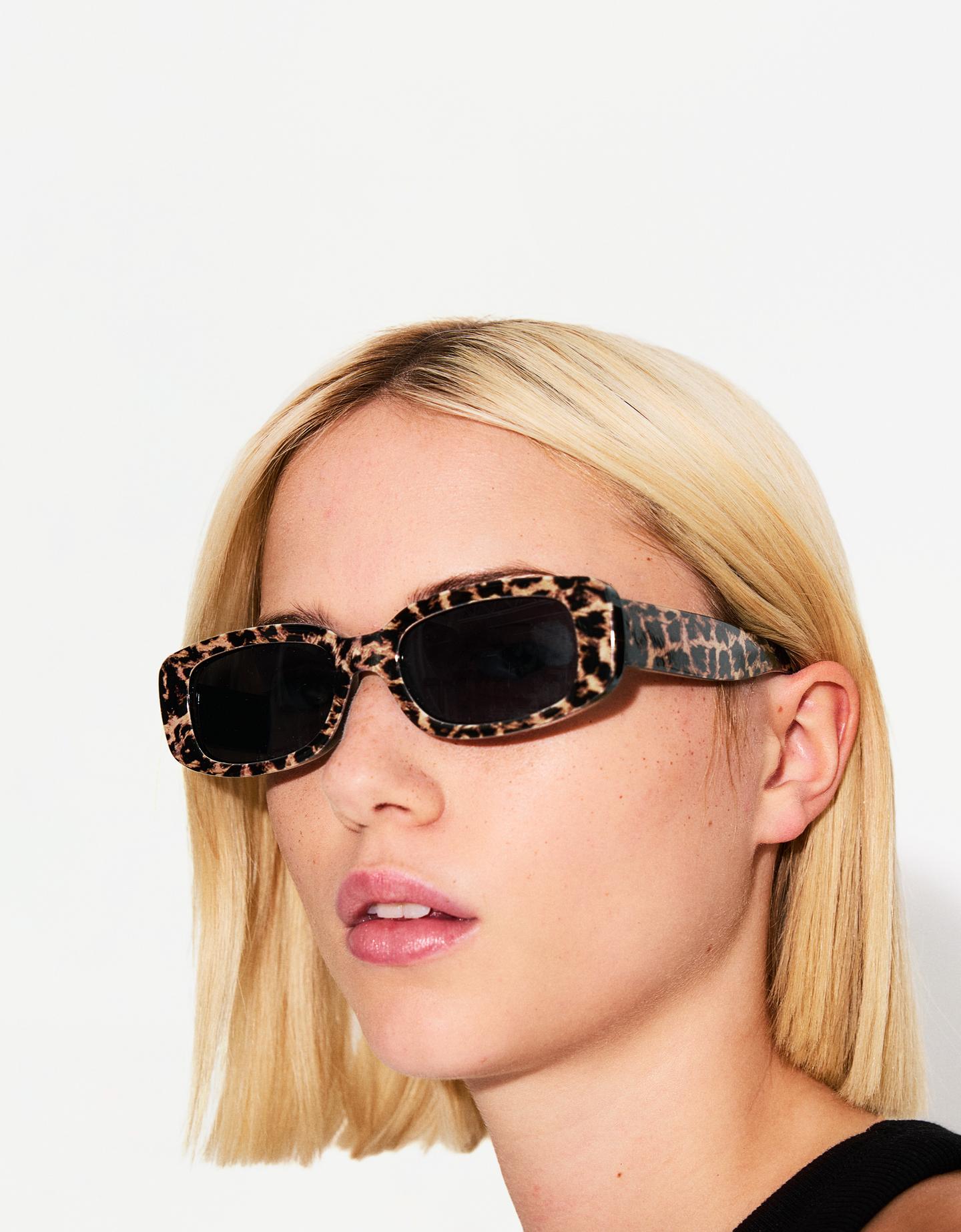 Bershka Sonnenbrille Mit Animalprint Damen Schwarz günstig online kaufen