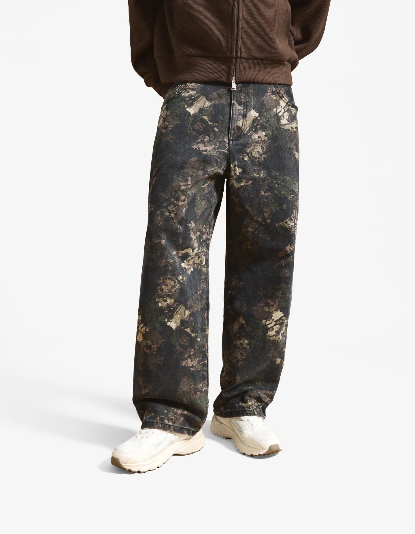 Bershka spodnie superbaggy z nadrukiem khaki