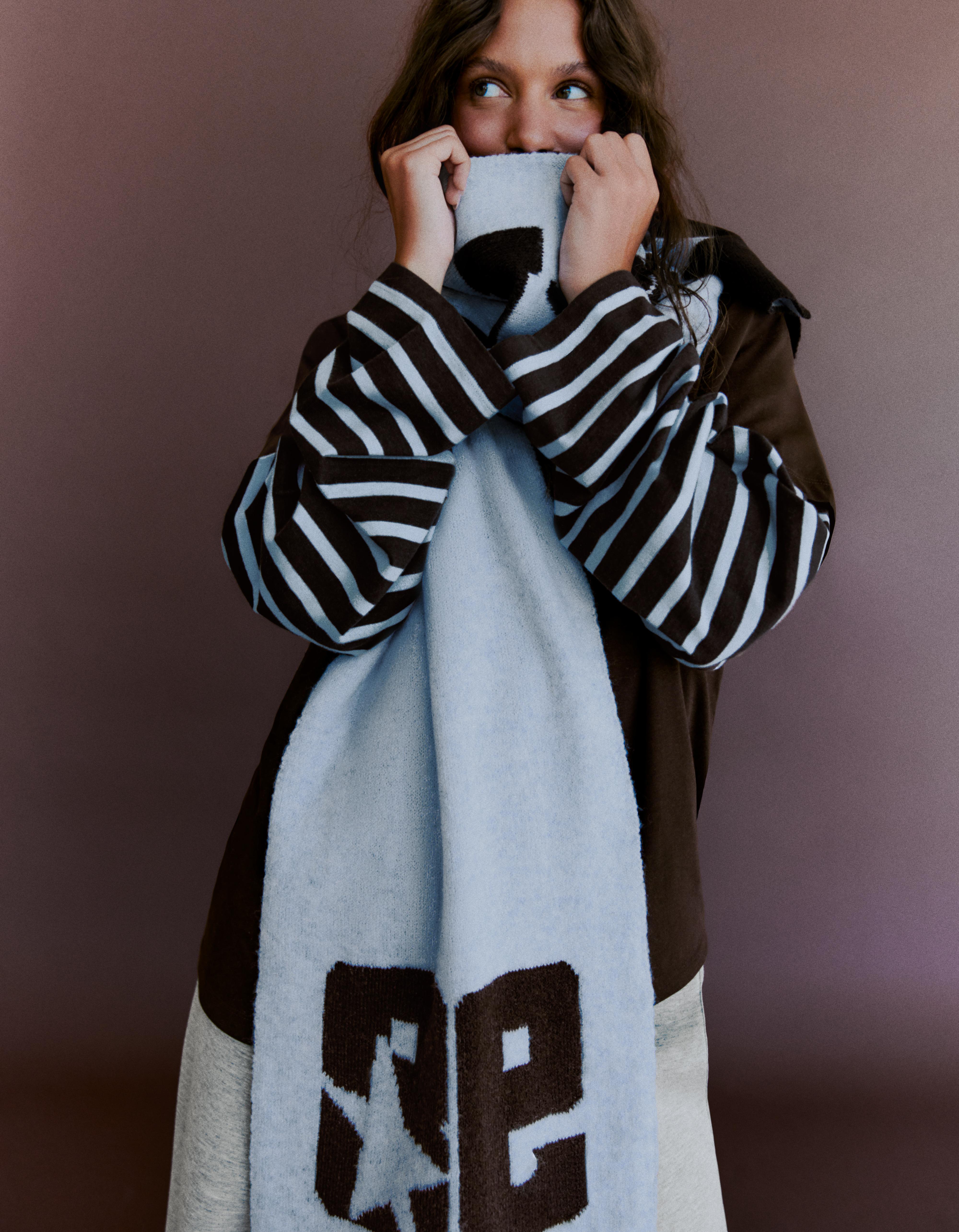Graphic knit scarf — White