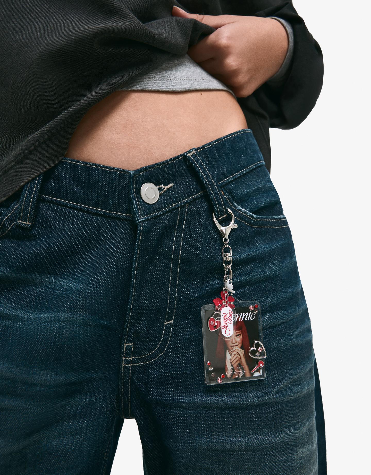 Bershka brelok do kluczy jennie czarny