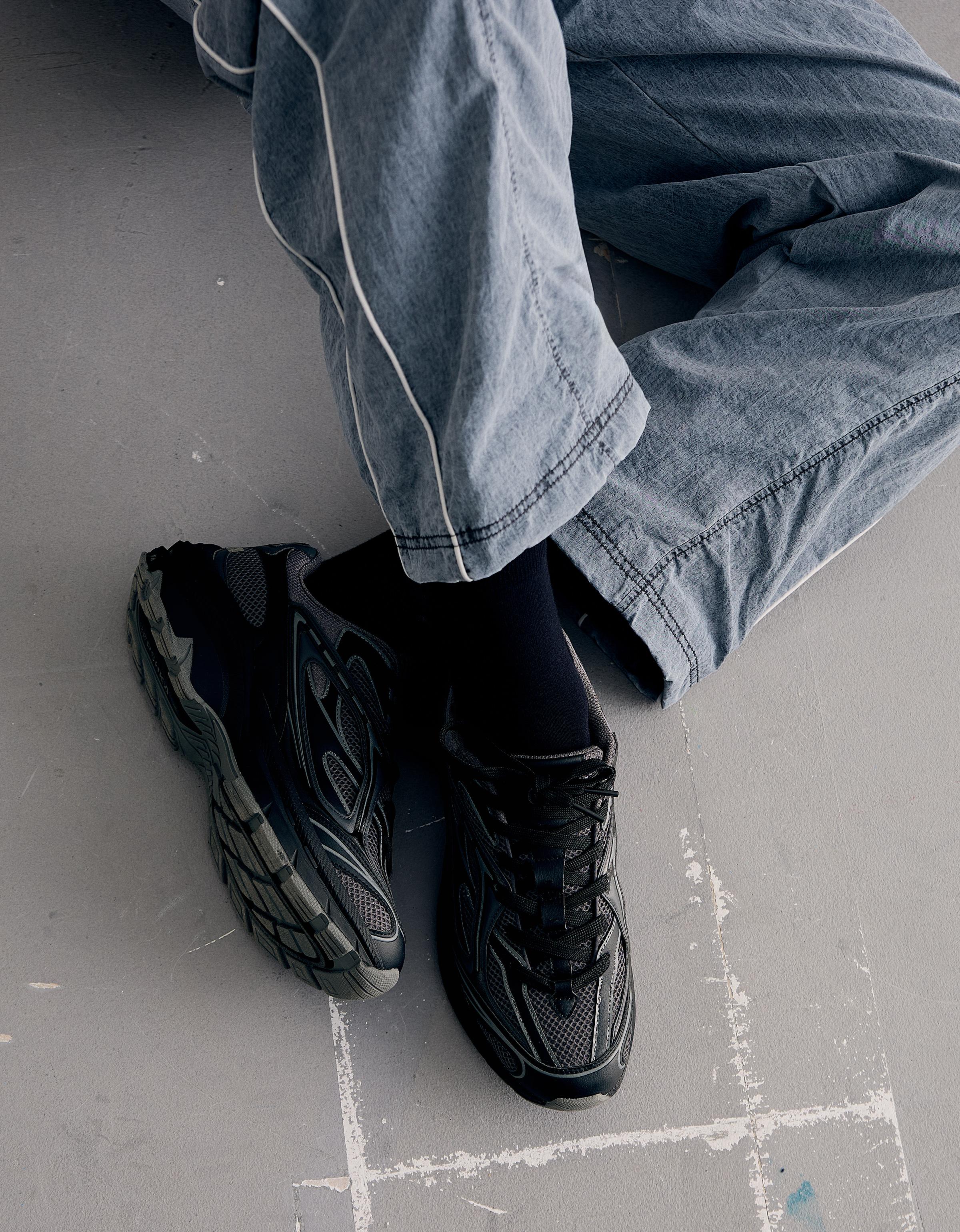 Chunky sole trainers — BLACK
