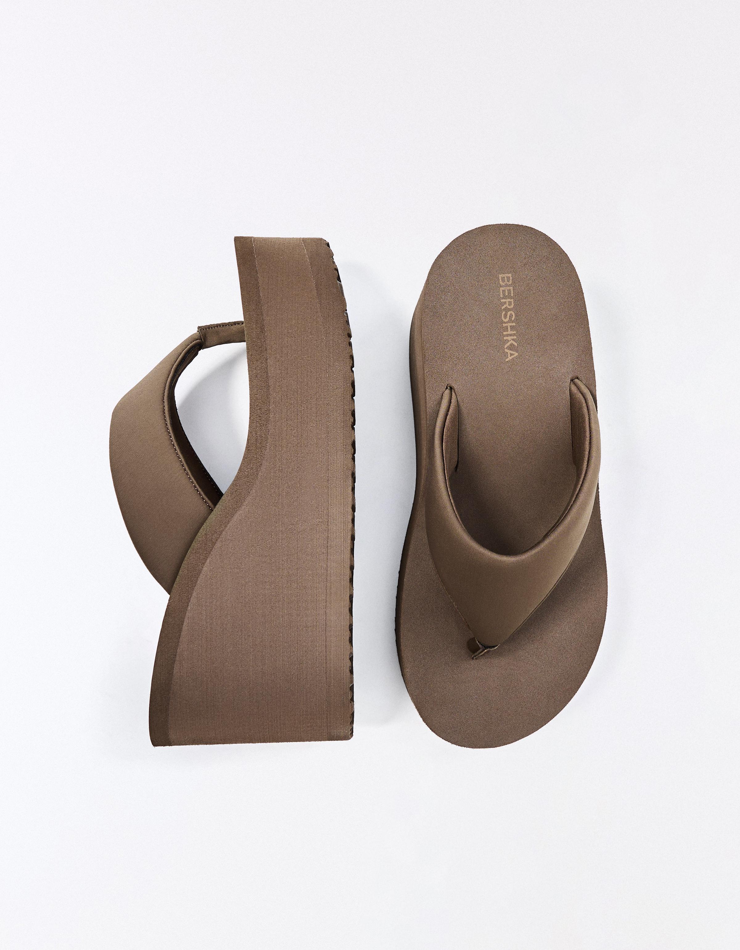 Thong heeled platform sandals — TAUPE