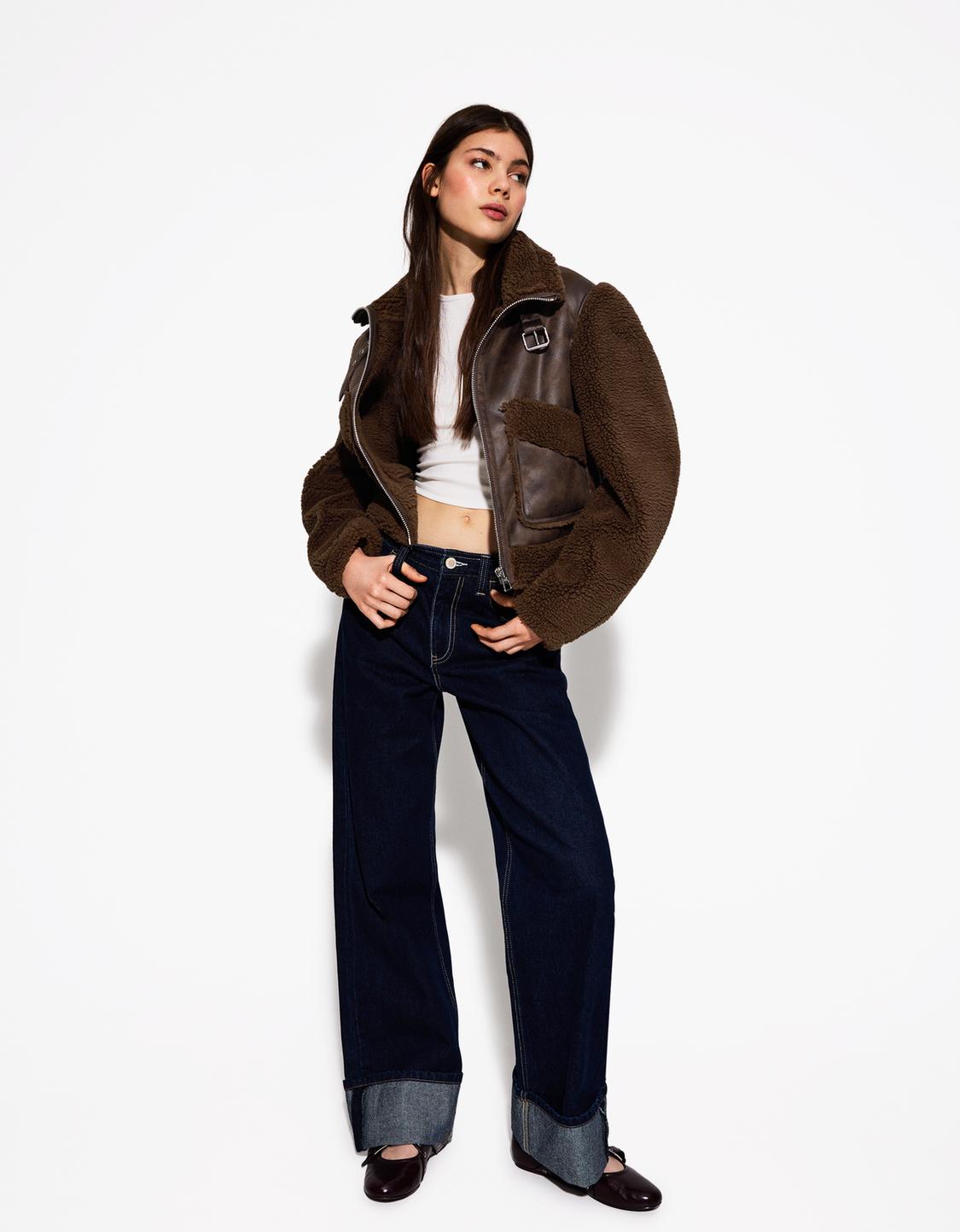 ETATS-UNIS - PAIRE DE BRODEQUINS, en cuir retourné marron clair, taille ETATS-UNIS - PAIRE DE BRODEQUINS, en cuir retourné marron clair, taille