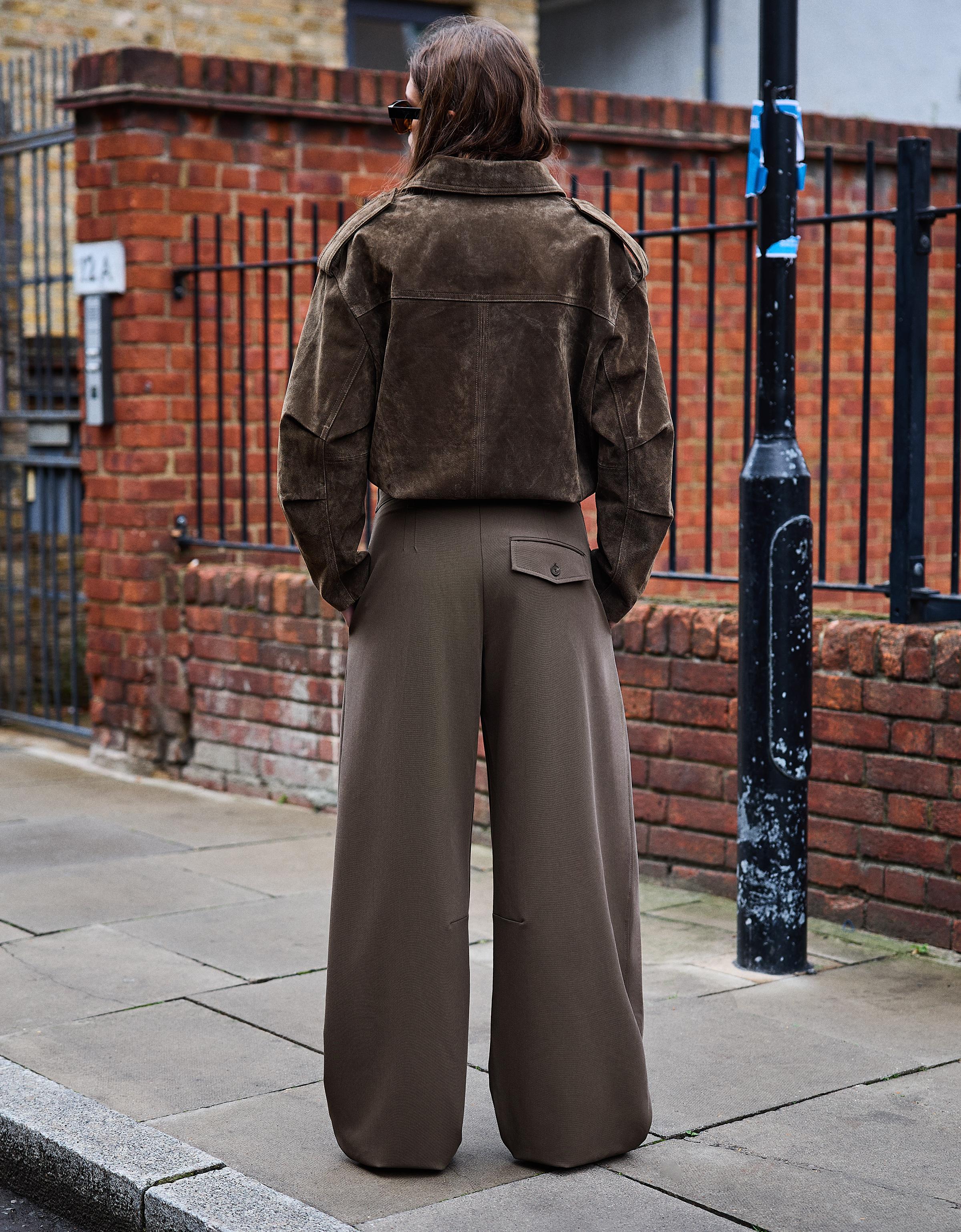 Pleated double-button trousers — Sand