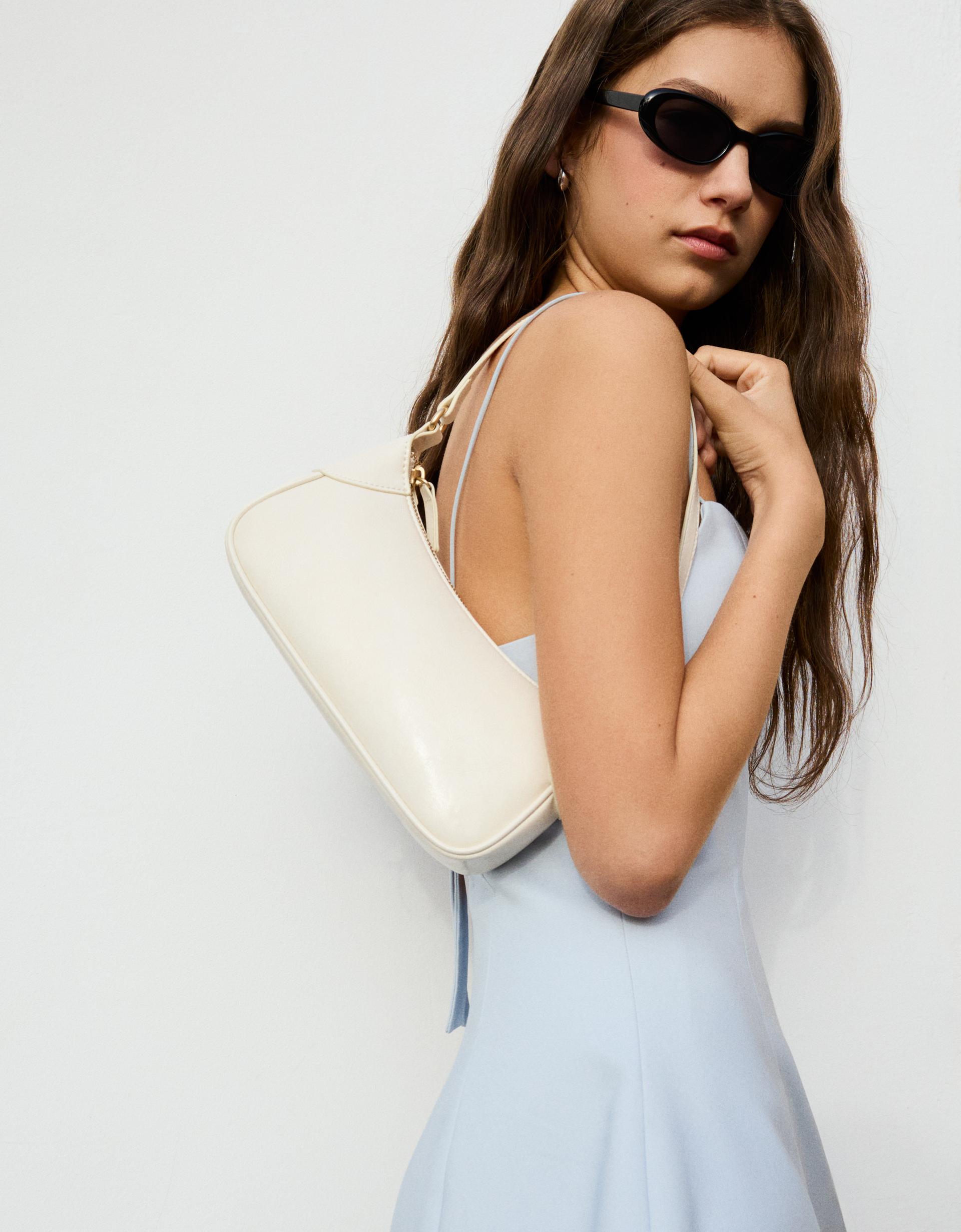 bershka faux leather backpack Classic Our designers hand selected the leather on this backpack for its buttery feel and enduring qualities that ensure itll only get softer and better with every wear Backpack Bershka used, black shoulder