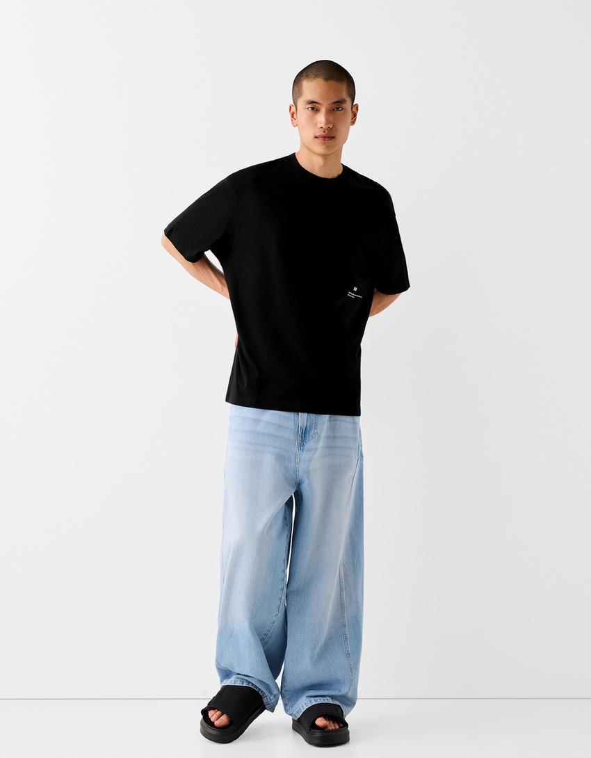 Camiseta manga curta boxy fit estampado-Negro-3