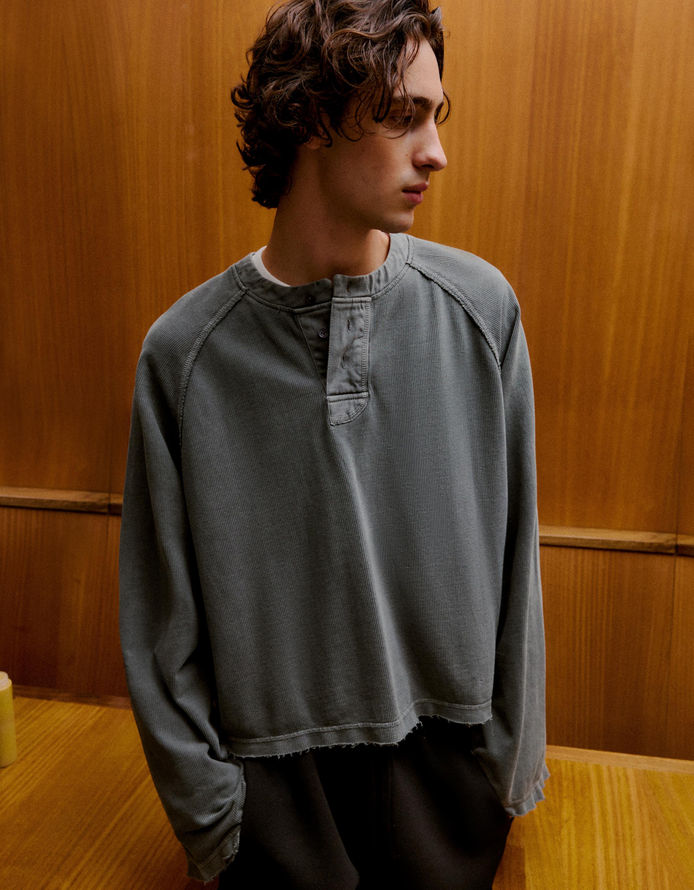 Long sleeve henley print T-shirt — Dark grey
