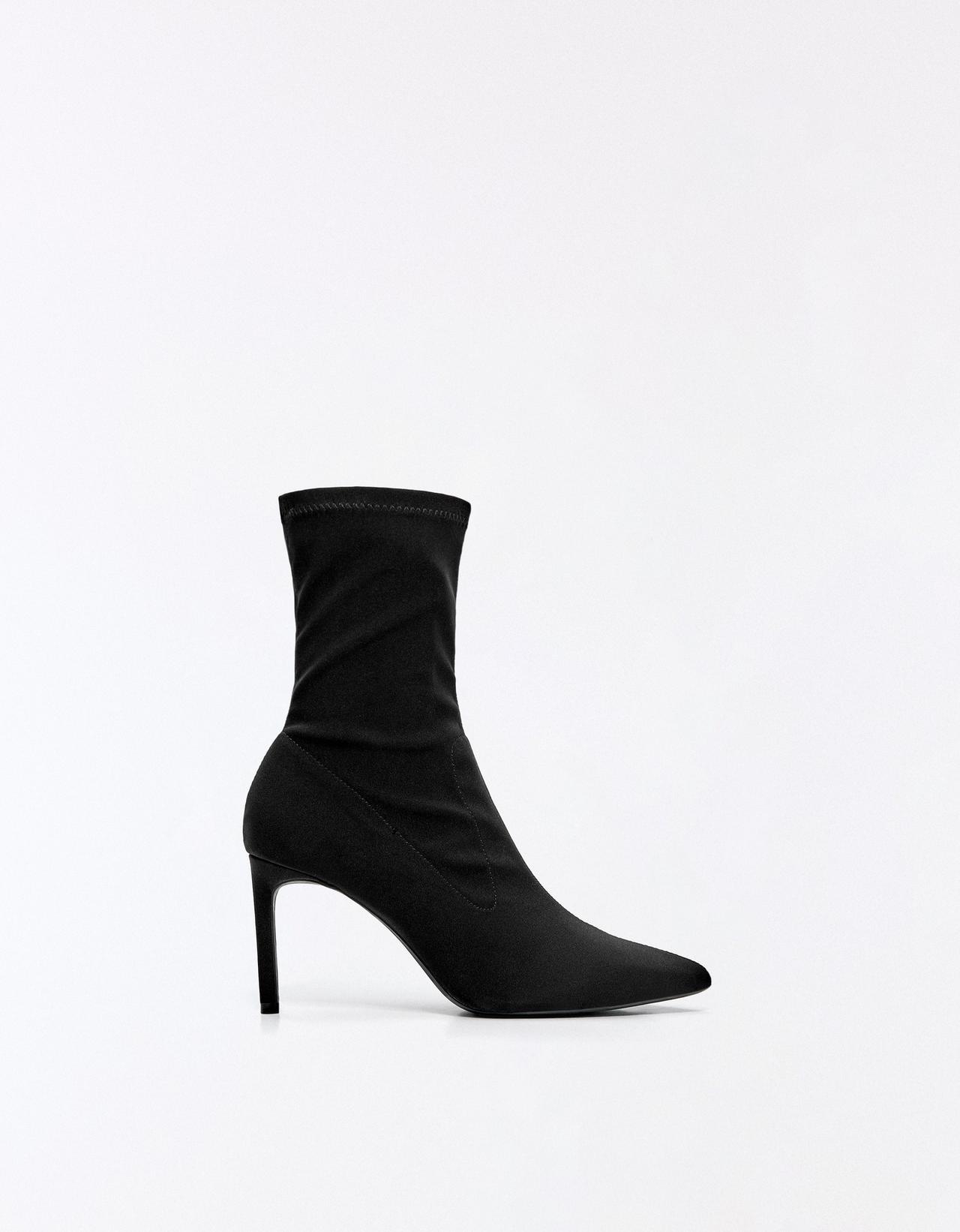 Fitted heel ankle boots — BLACK