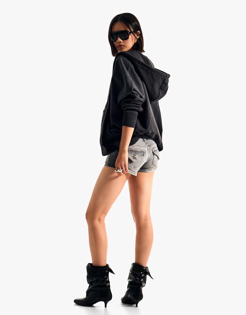 Mini-Shorts aus Denim-Grau