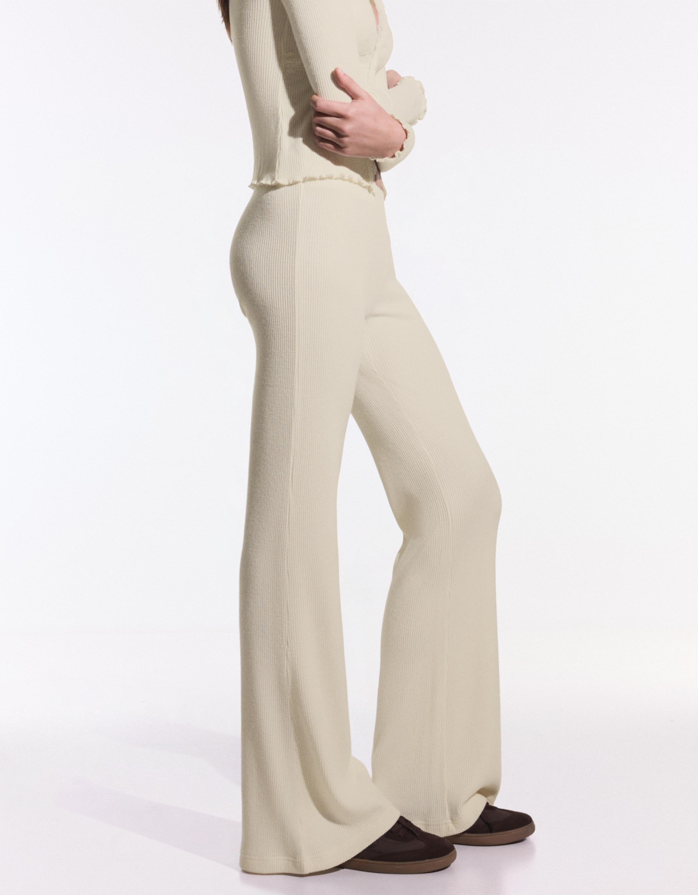 Yumuşak dokulu flare fit pantolon - Görsel 40