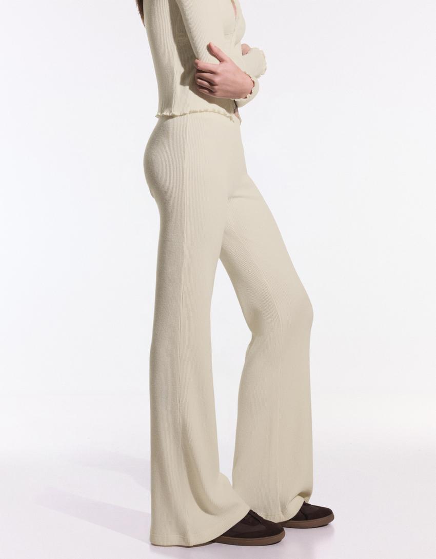 Pantalón flare soft touch-Crudo