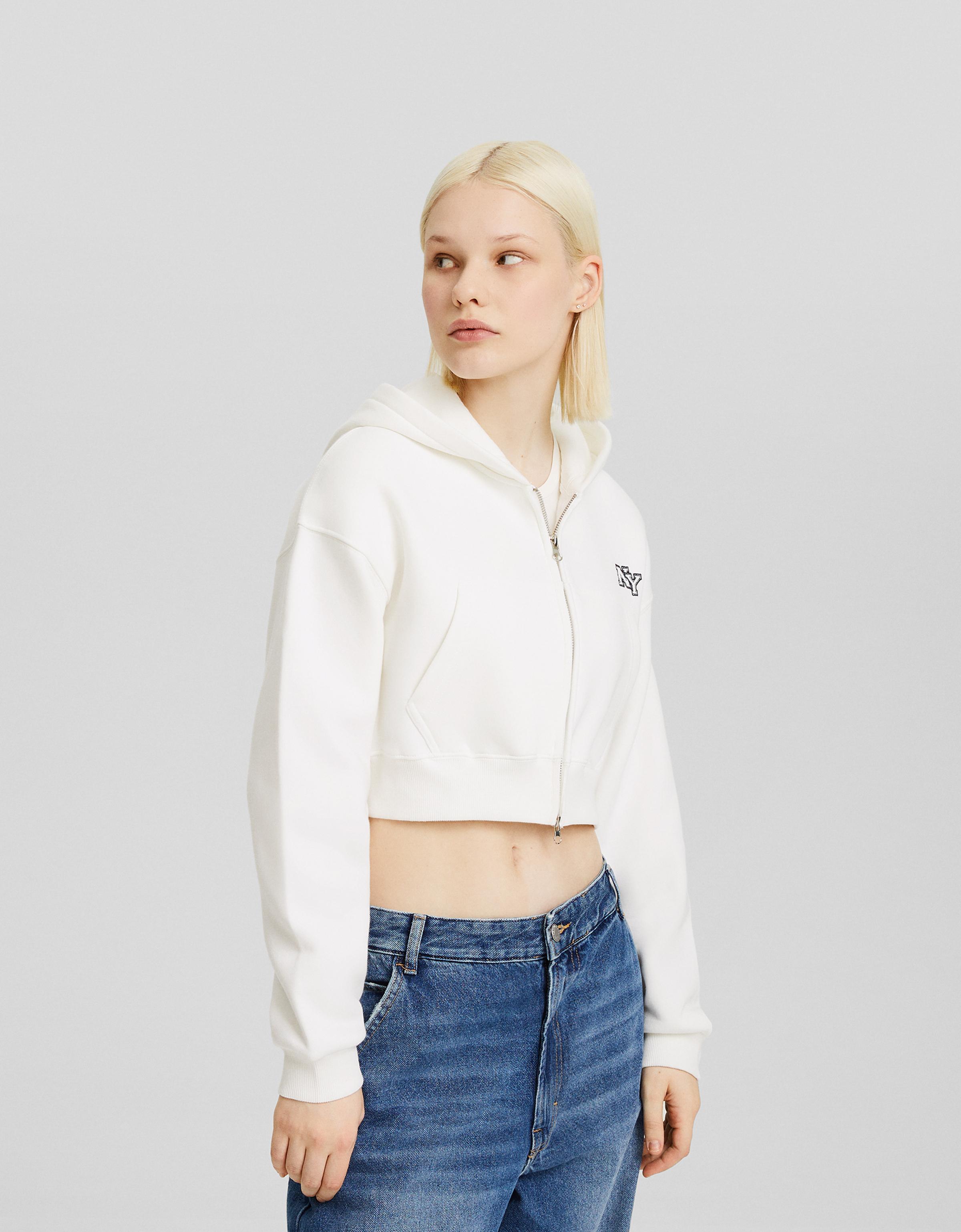 Cropped zip-up hoodie with print - Women | Bershka