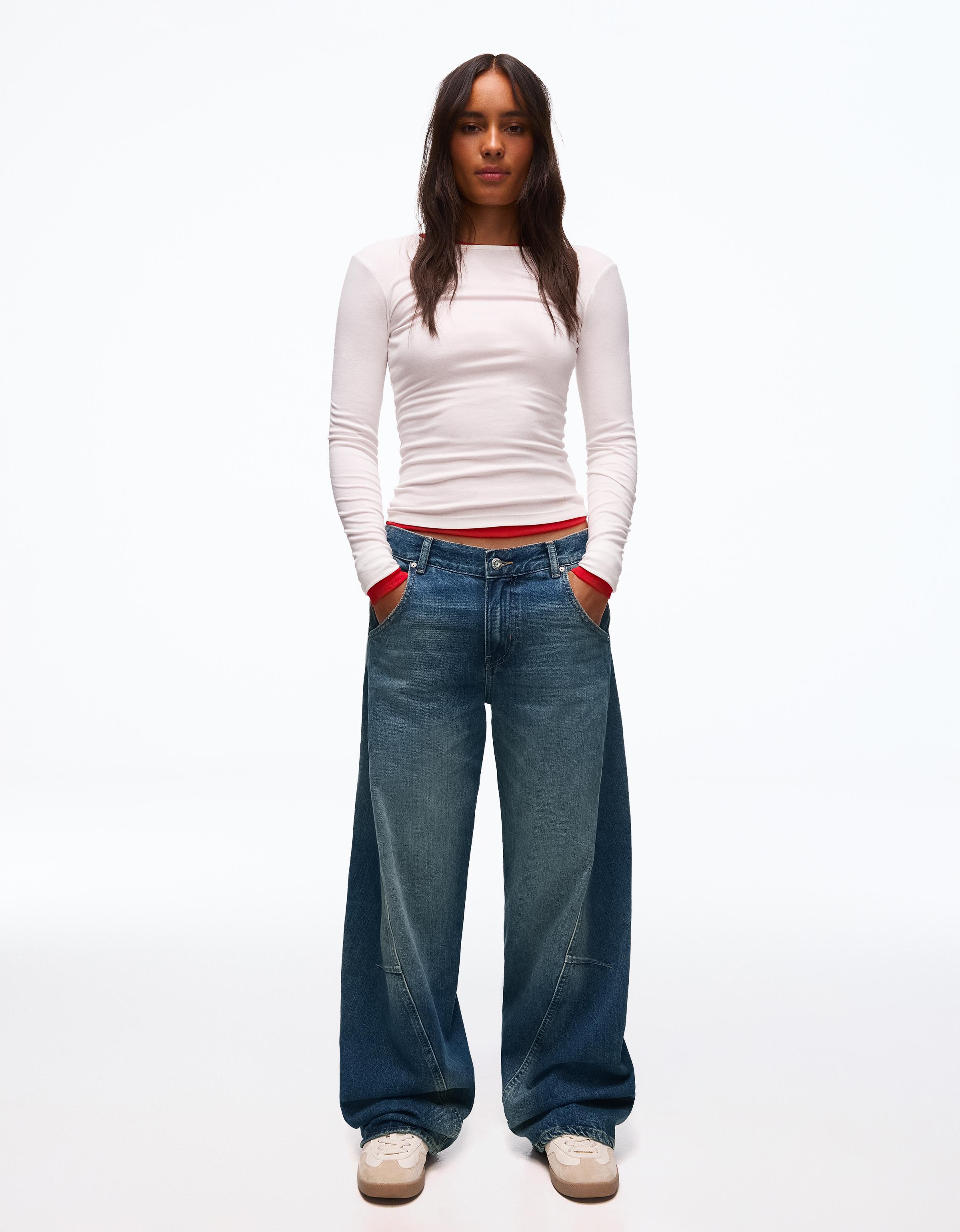 Low-rise barrel jeans