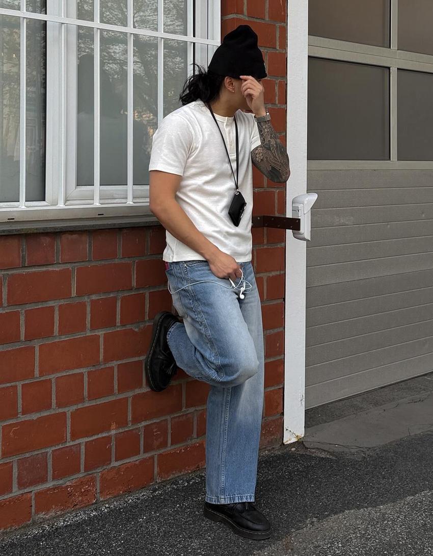 Barrel jeans with crossover buttons-Light blue