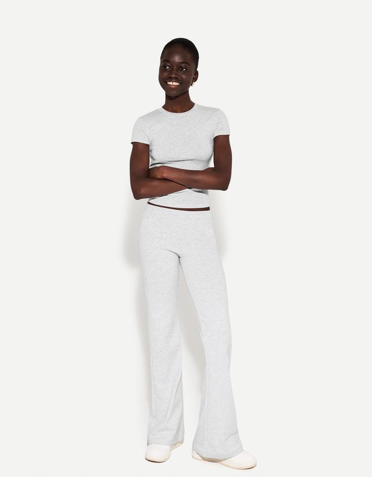 Set camiseta y pantalón flare