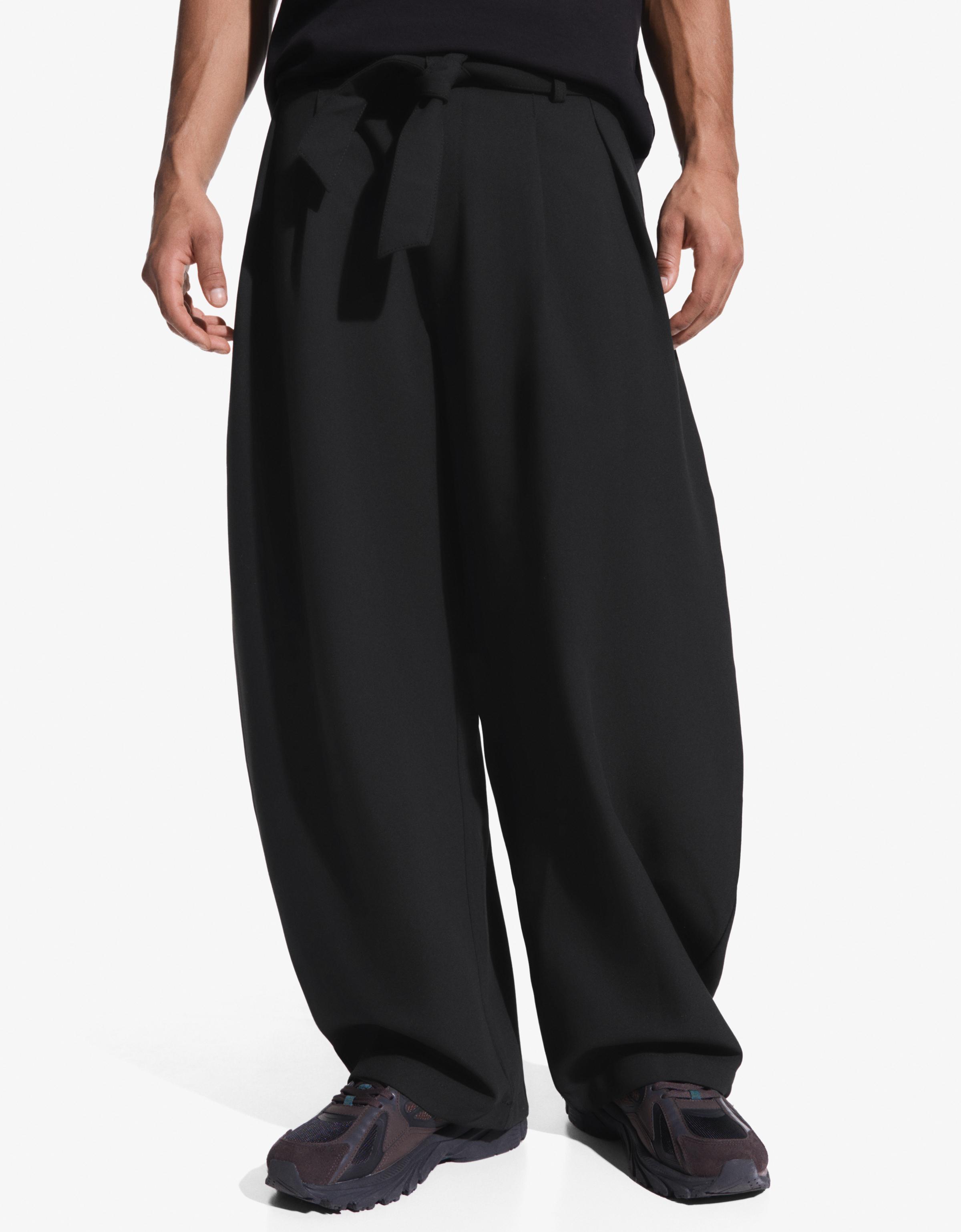 Barrel-leg tailored fit trousers with belt — Black
