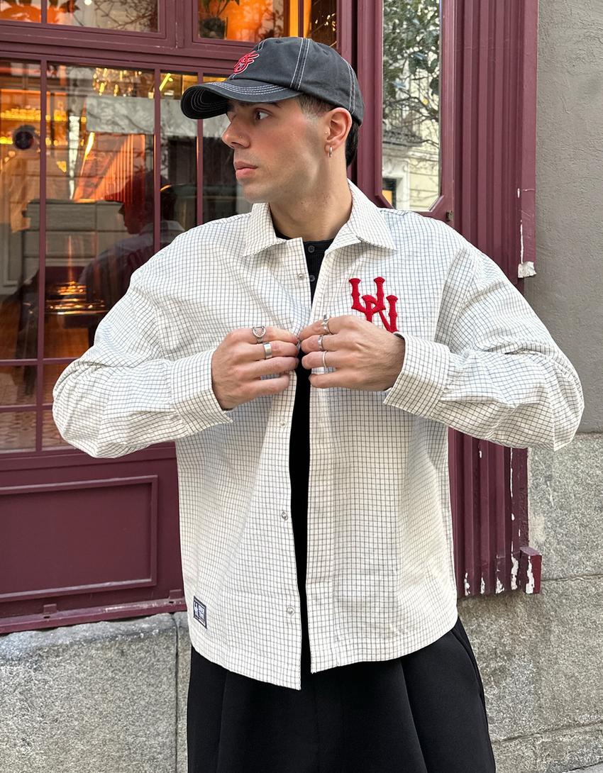 قميص بأكمام طويلة وقصة مربعة وتطريز-كريمي