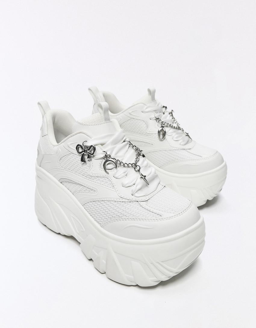 XL-Plateausneaker mit Charms-Weiss