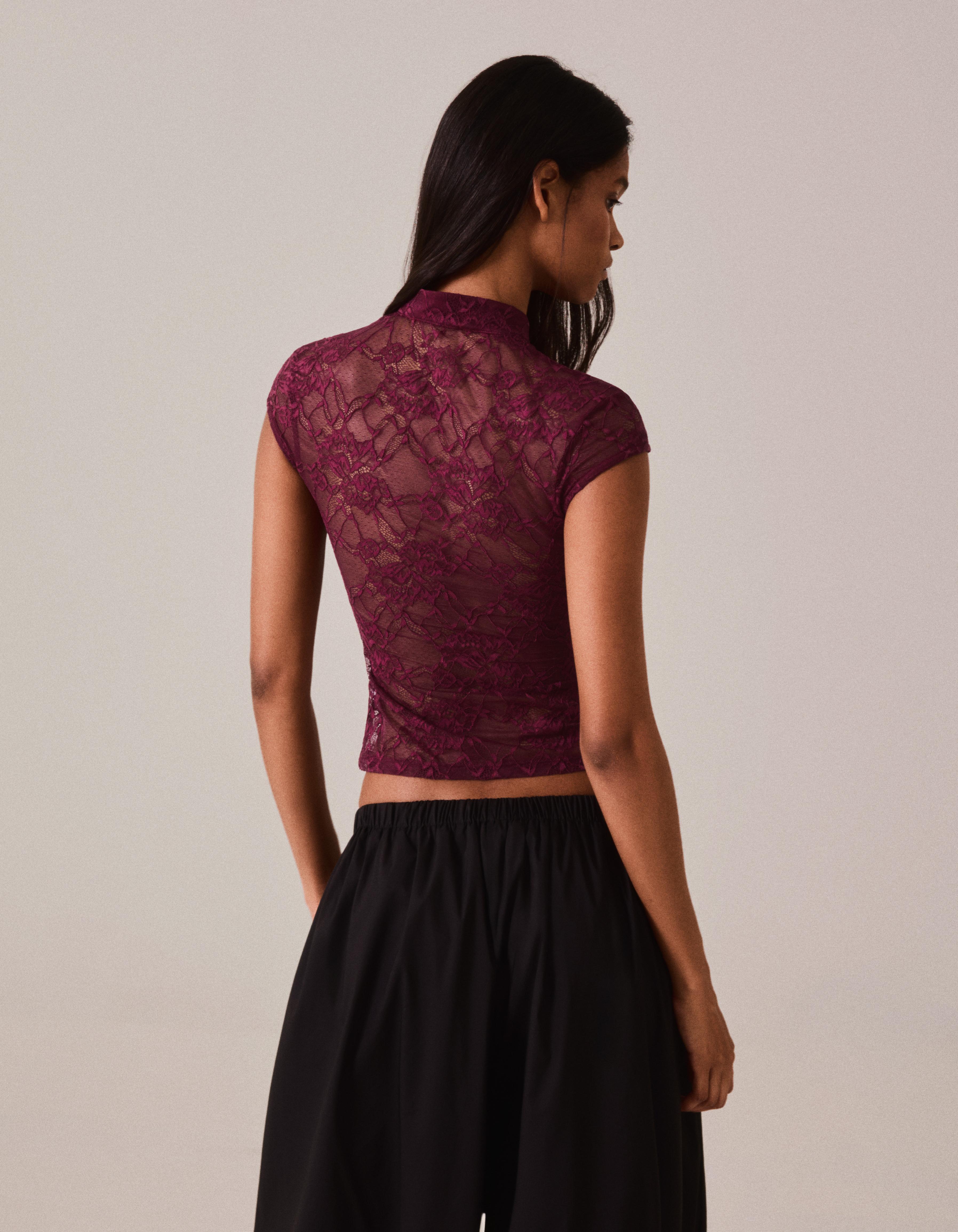 Lace top with clasp — Burgundy