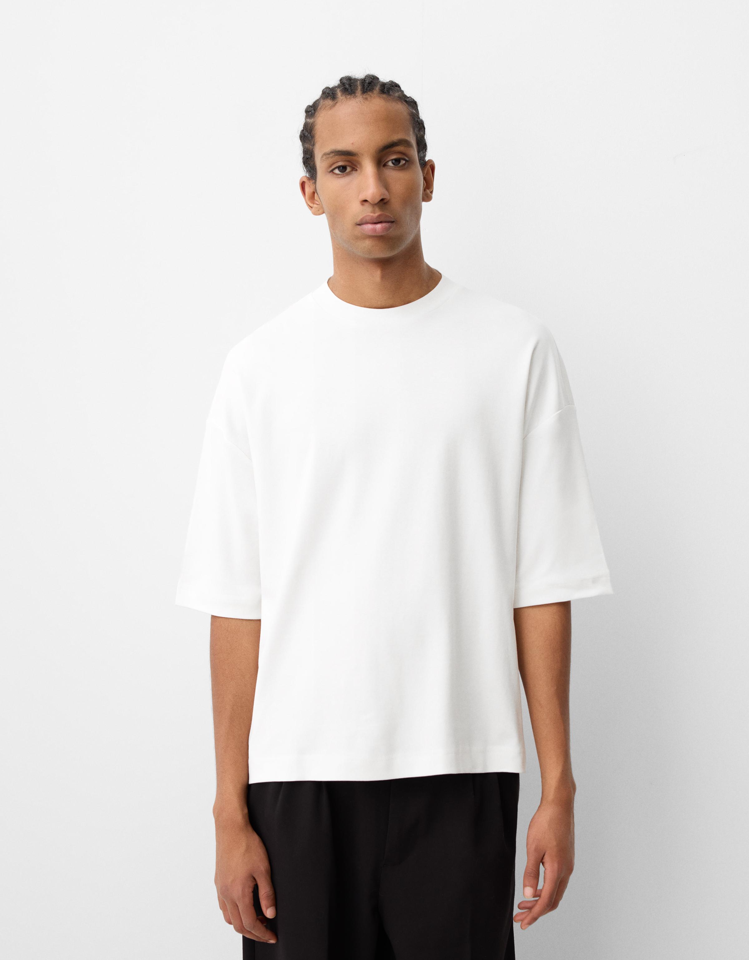 Bershka T-Shirt Im Boxy-Fit Mit Kurzen Ärmeln Herren S Weiss