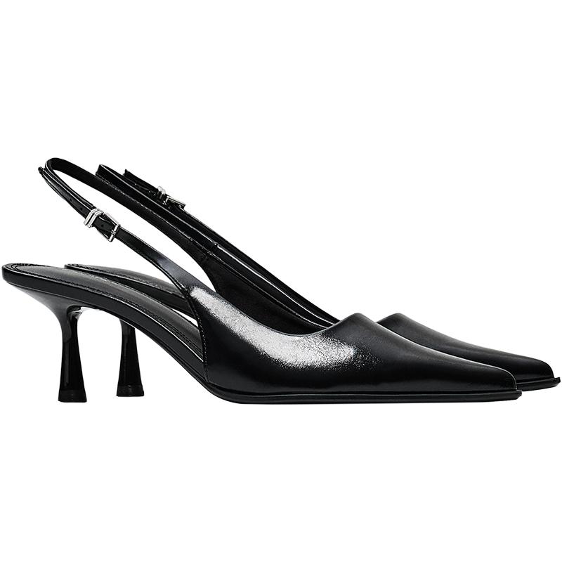 HEELED SHOES WITH BUCKLE DETAIL — BLACK