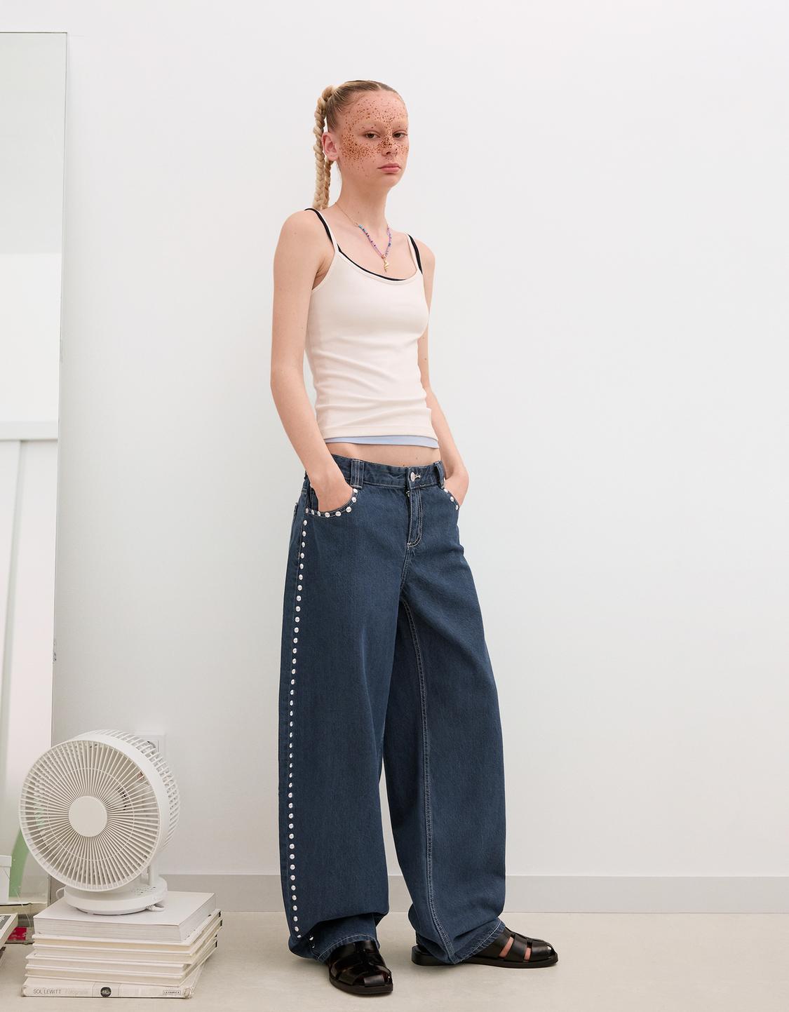Studded barrel jeans