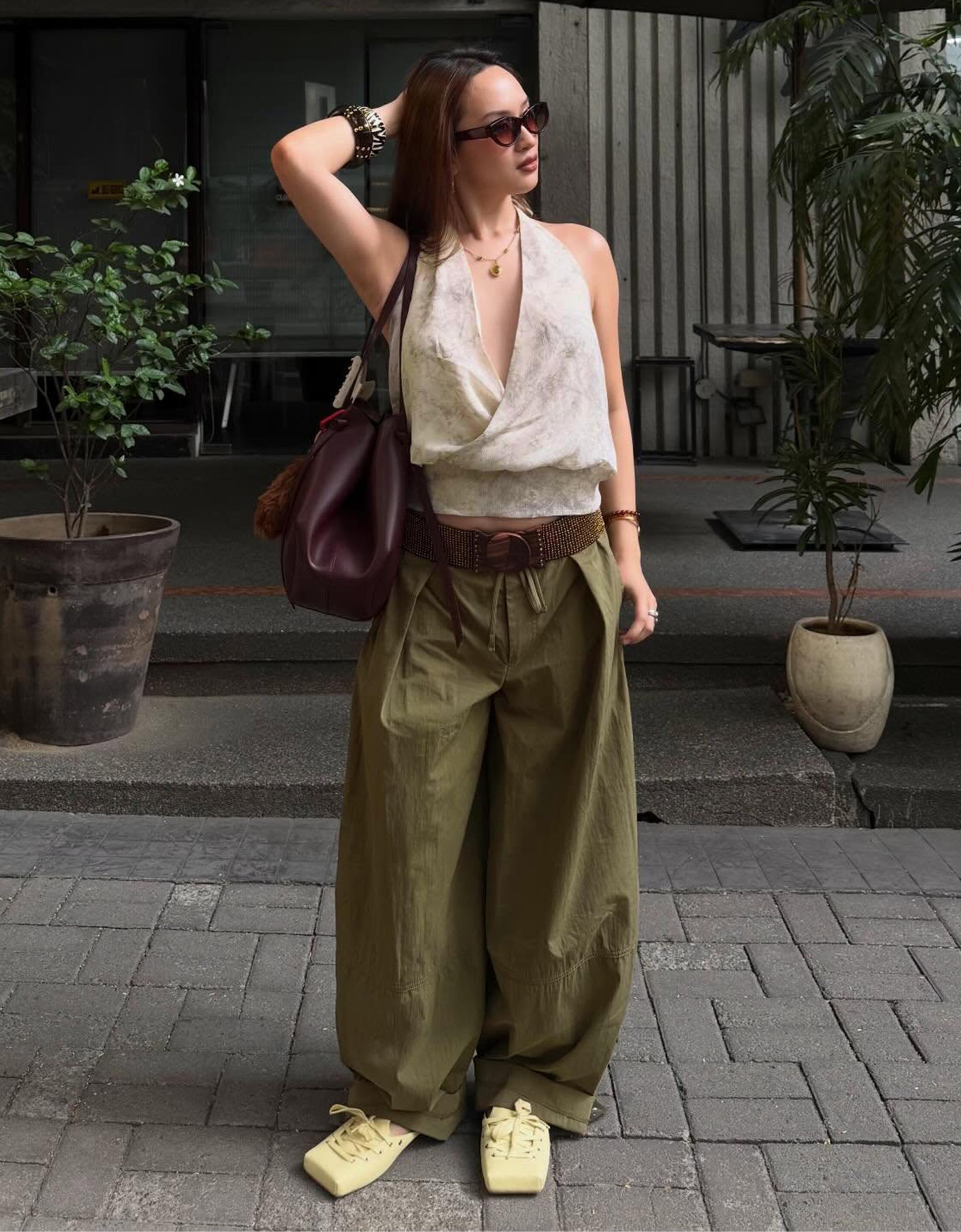 Bershka Pantaloni Tecnici Con Pieghe Donna S Kaki