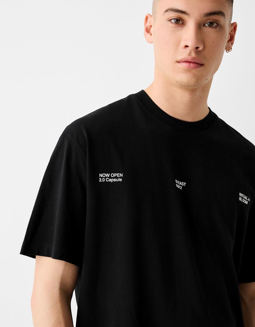 T-shirt manga curta boxy estampado-Preto-6