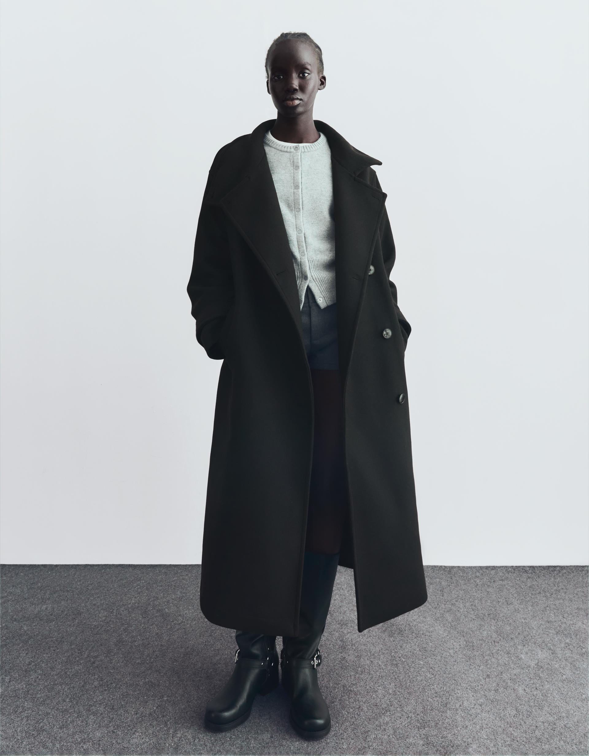 Hosszú, magas nyakú kabát