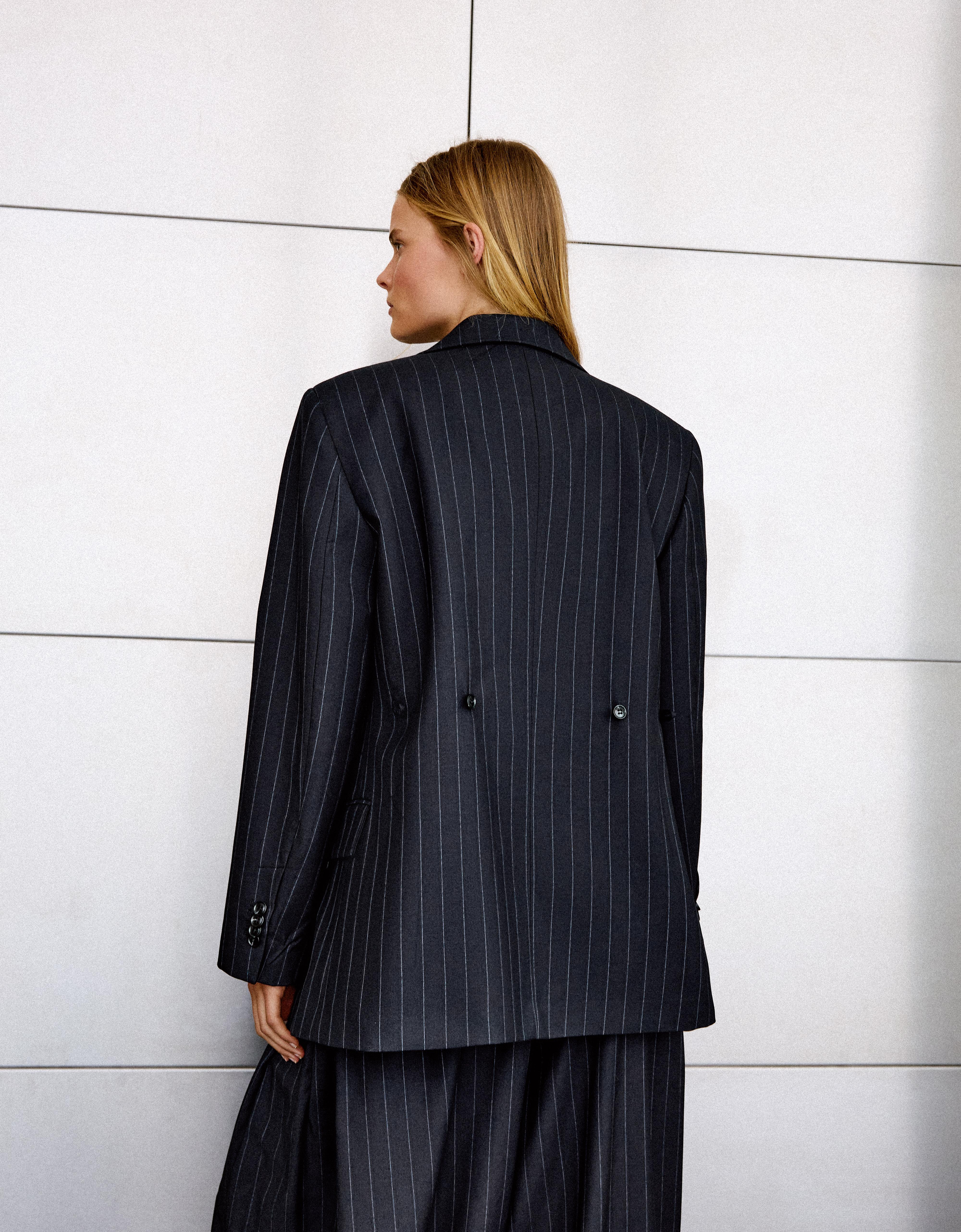 Fitted blazer with back buttons — Navy