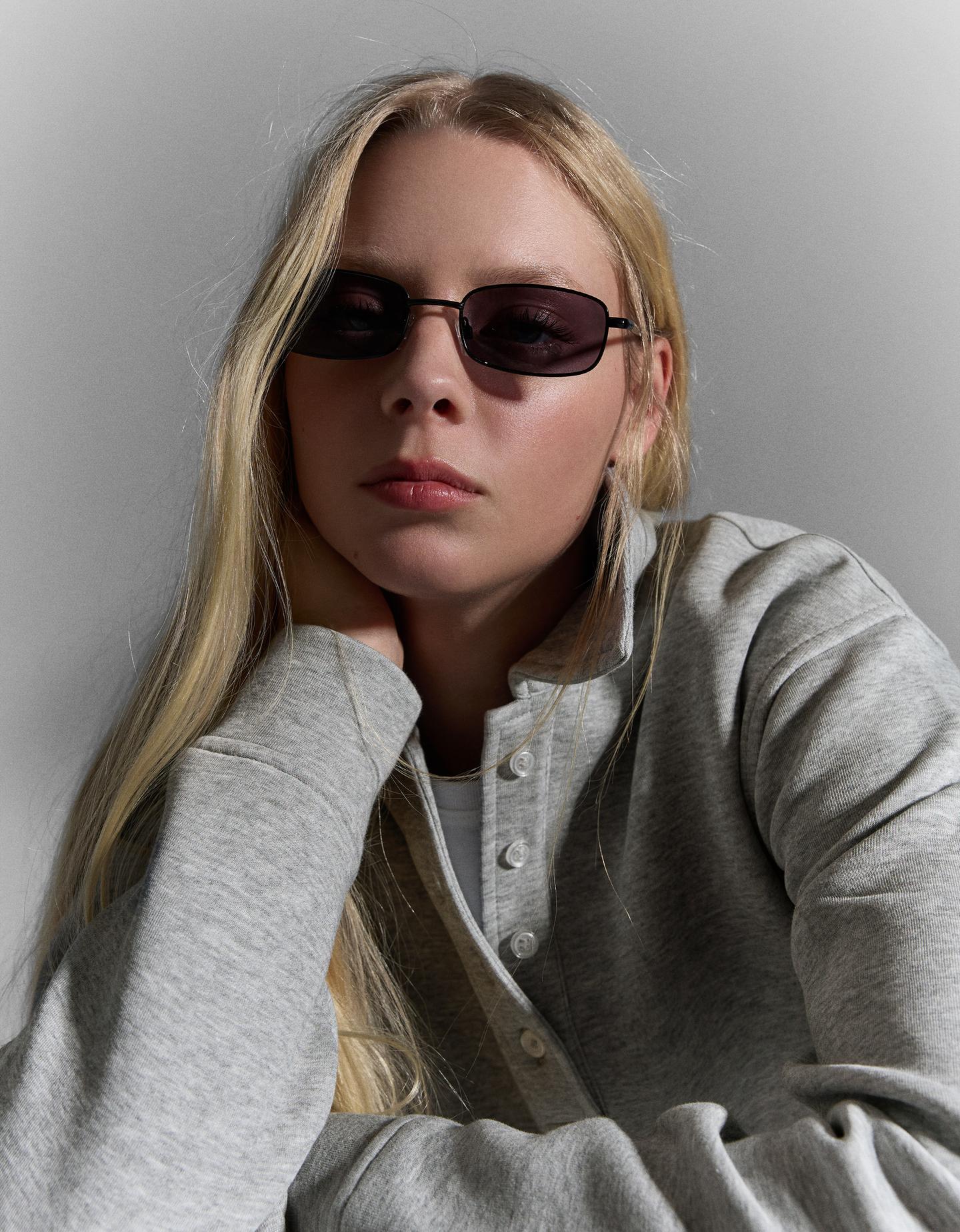 Bershka prostokątne okulary przeciwsłoneczne czarny