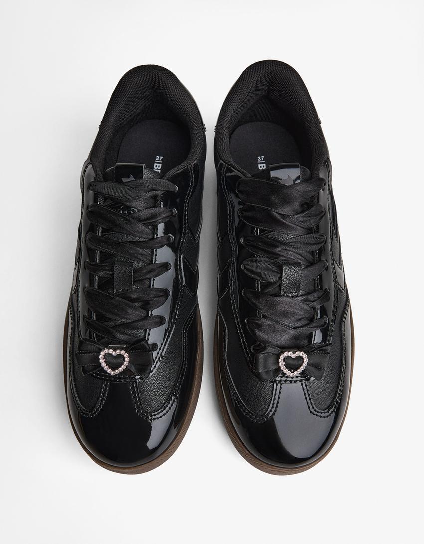 Zapatillas retro con charms-Negro