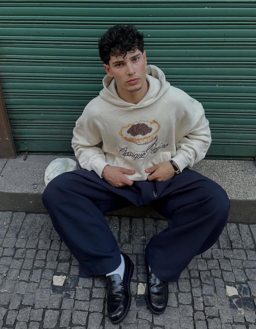 Sweatshirt mit Kapuze, Print und Stickerei-Rohweiß