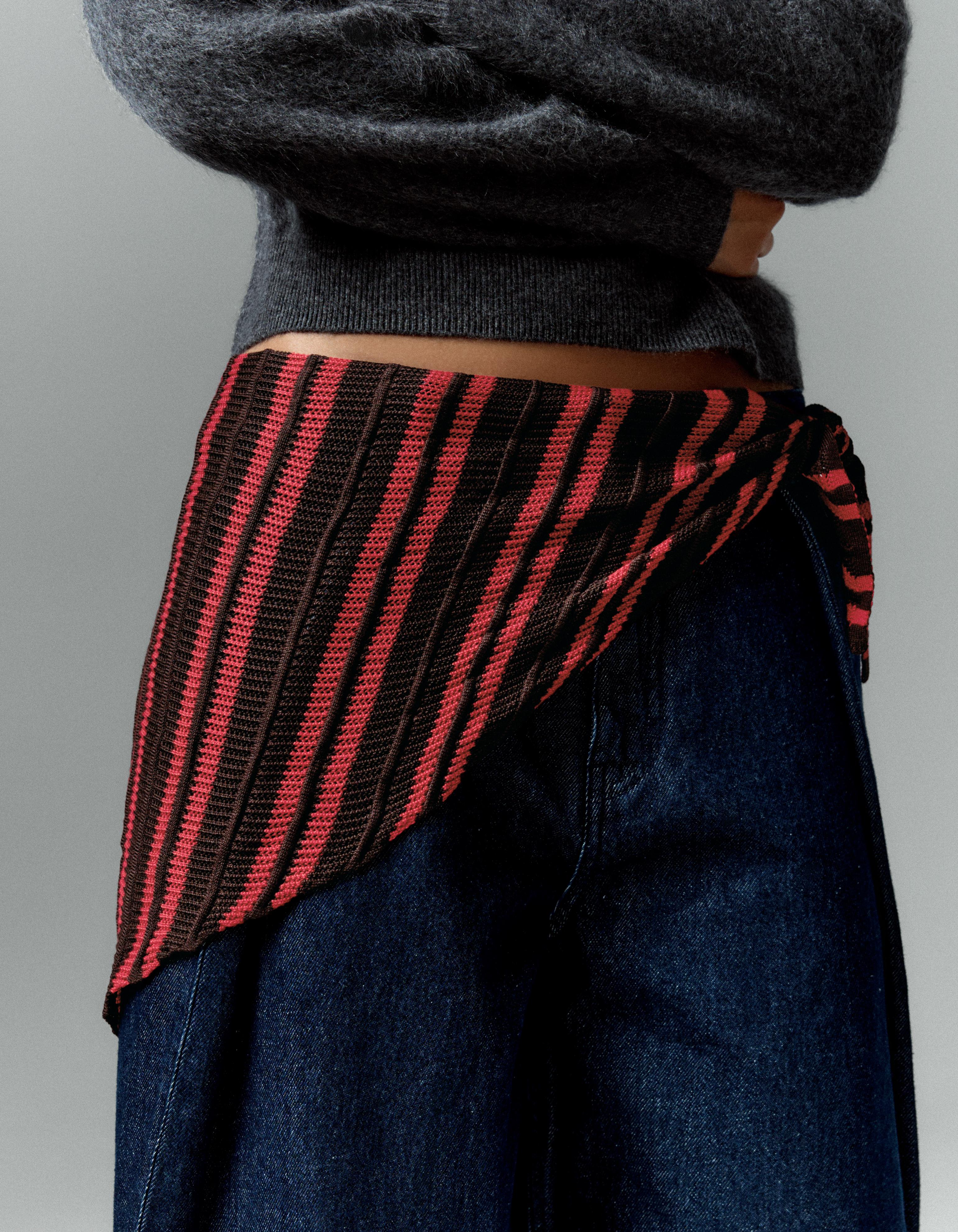 Striped triangular scarf — Brown