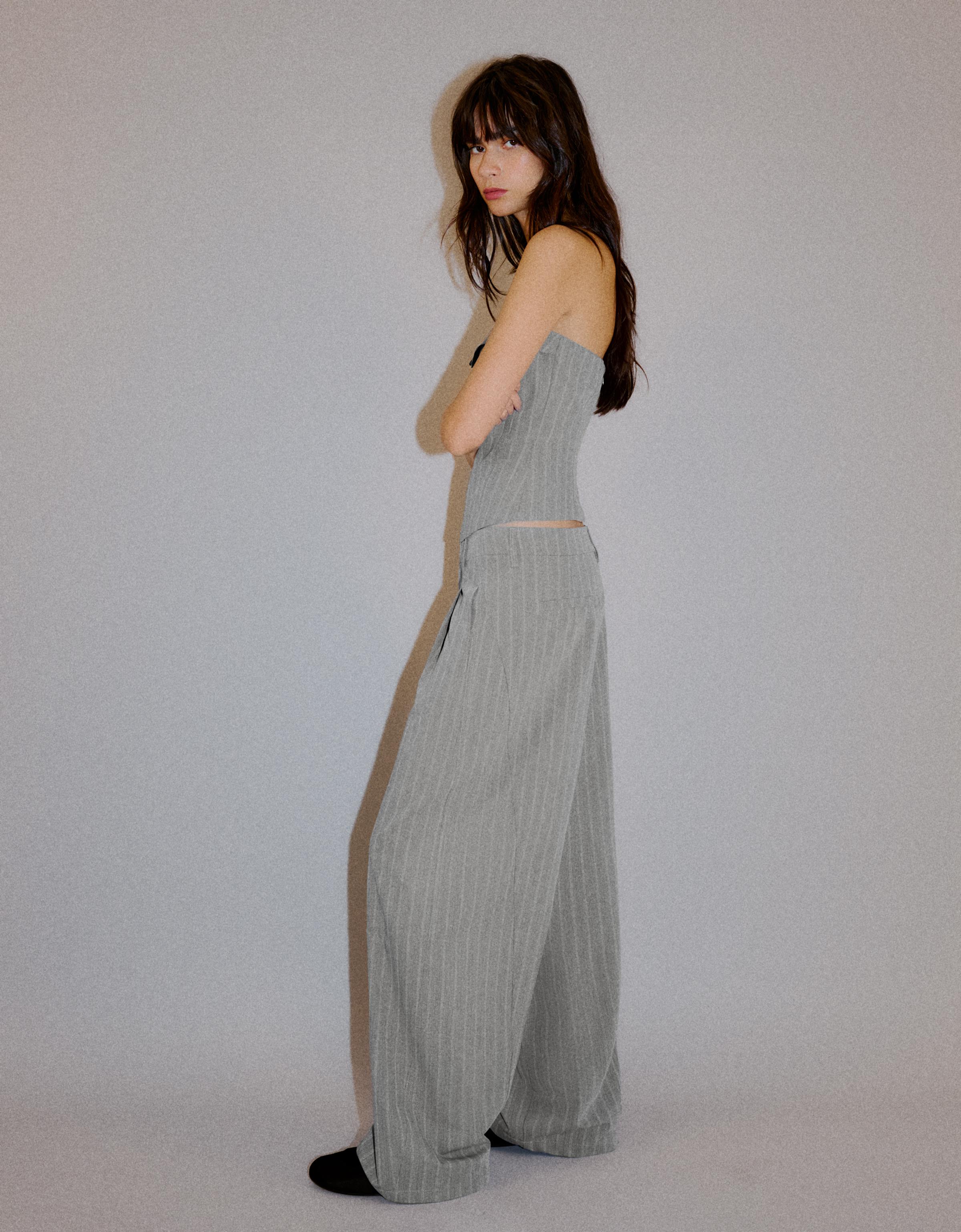 Striped pleated trousers — Grey