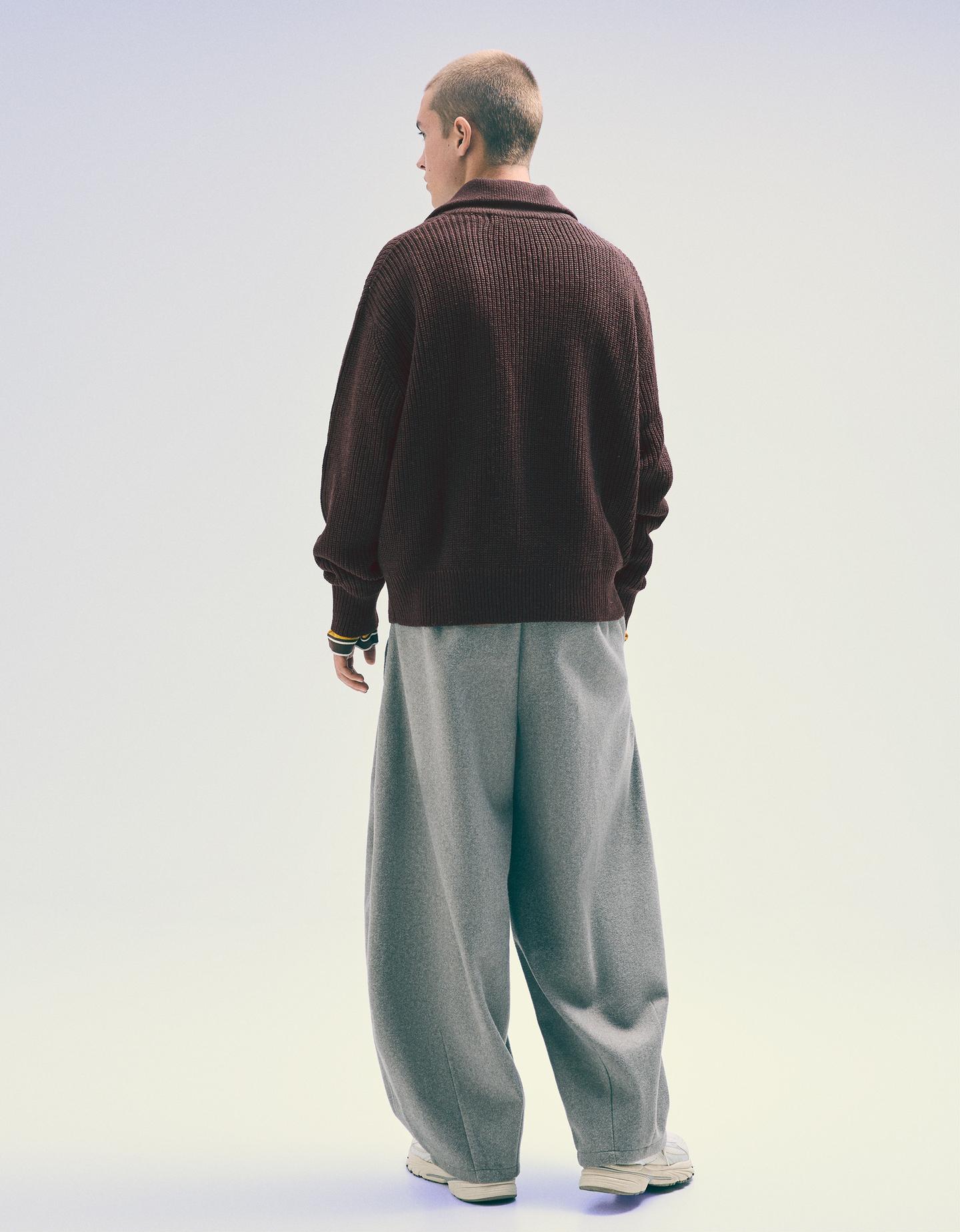 Bershka kurtka z zamkiem błyskawicznym i haftem brązowy