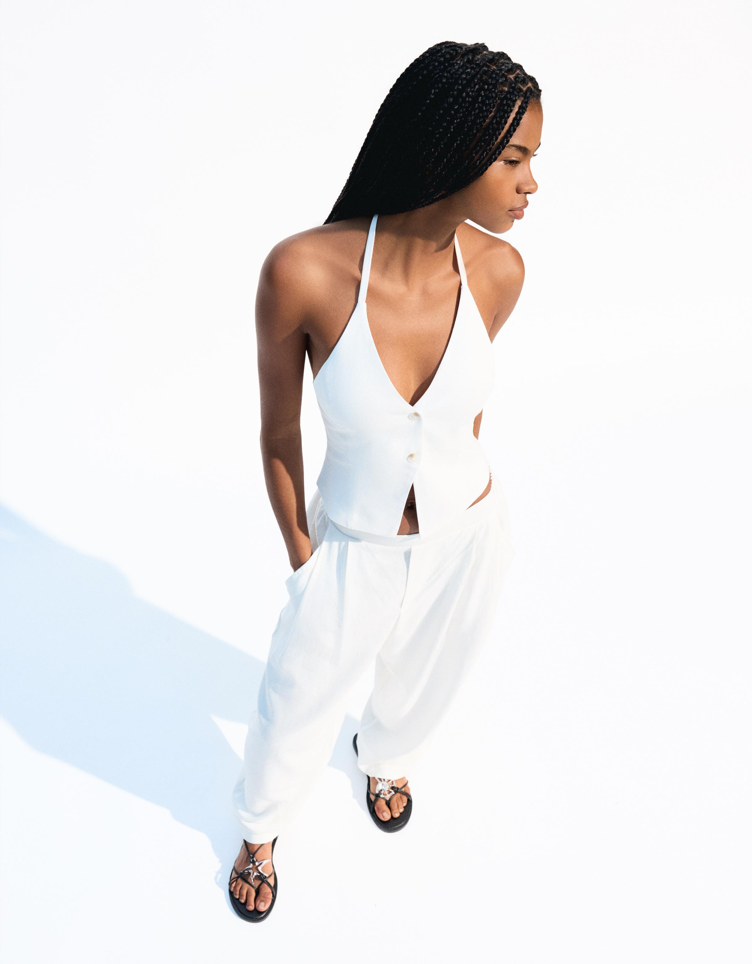 Bershka spodnie balloon fit z mieszanki lnu z zakładkami biały złamany