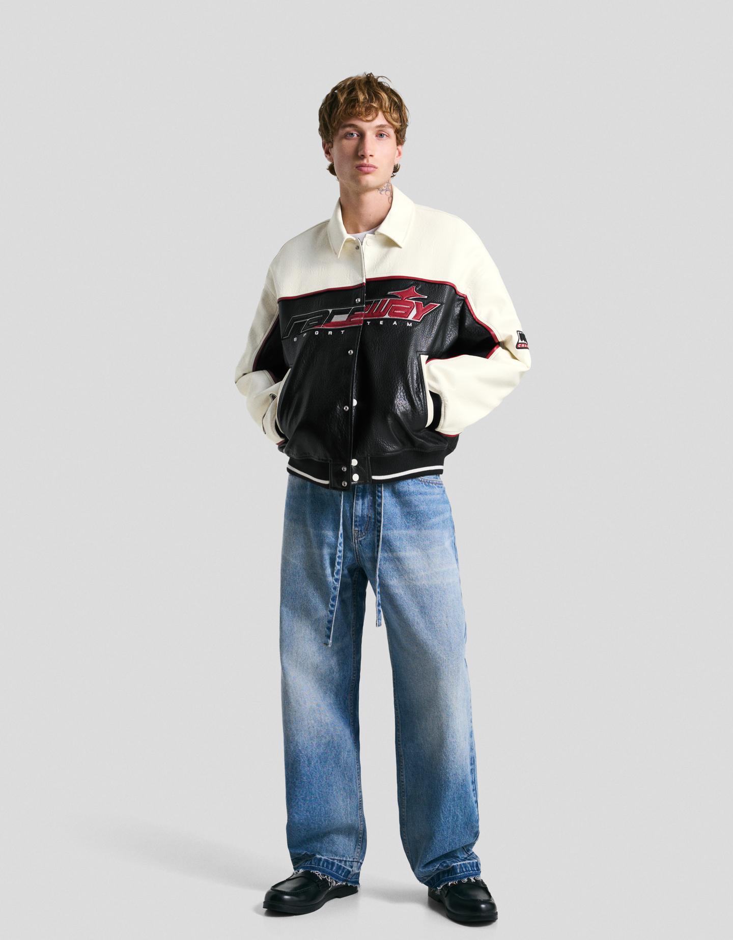 Bershka kurtka ze sztucznej skóry z nadrukiem czarny