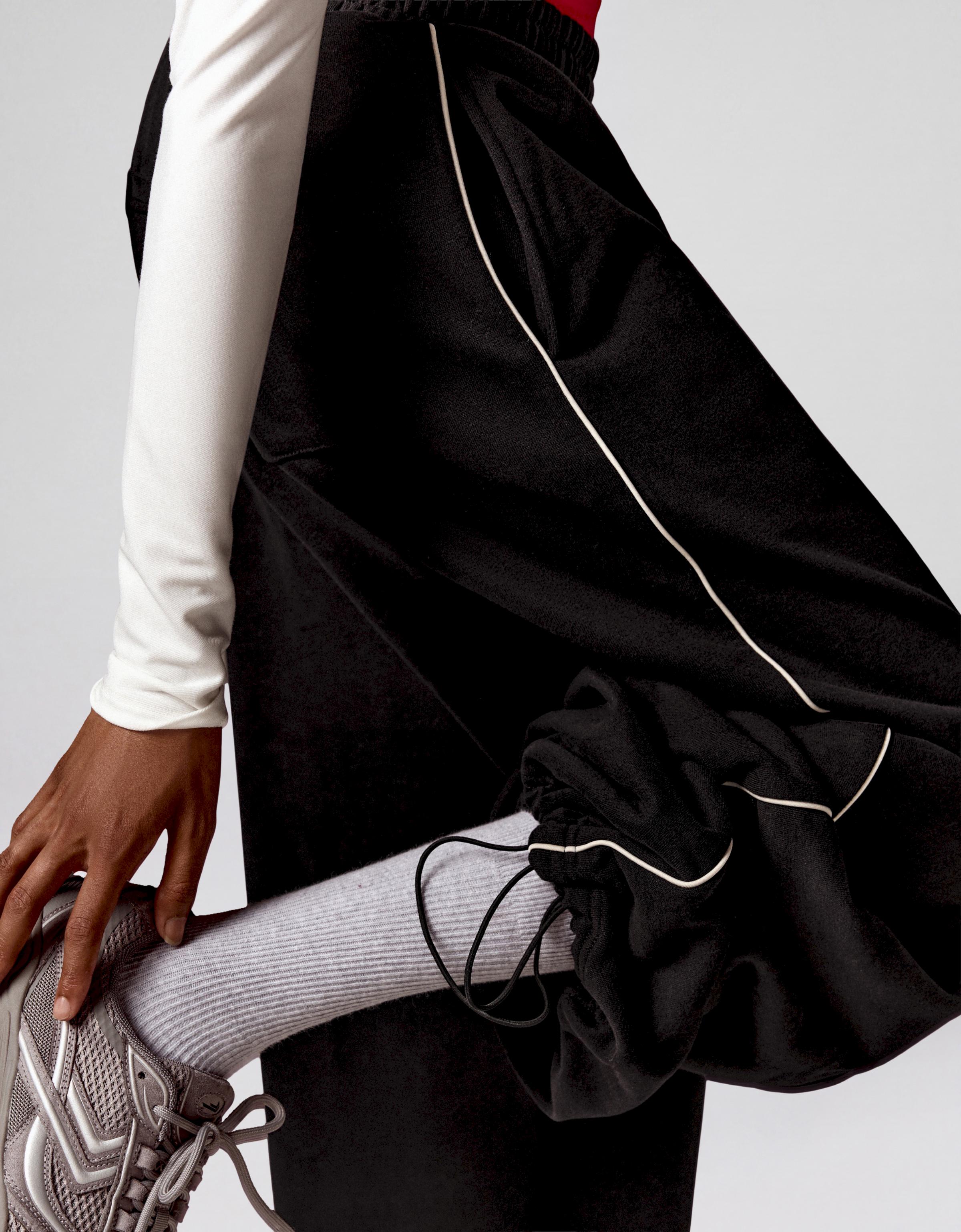 Dancer plush joggers — Black