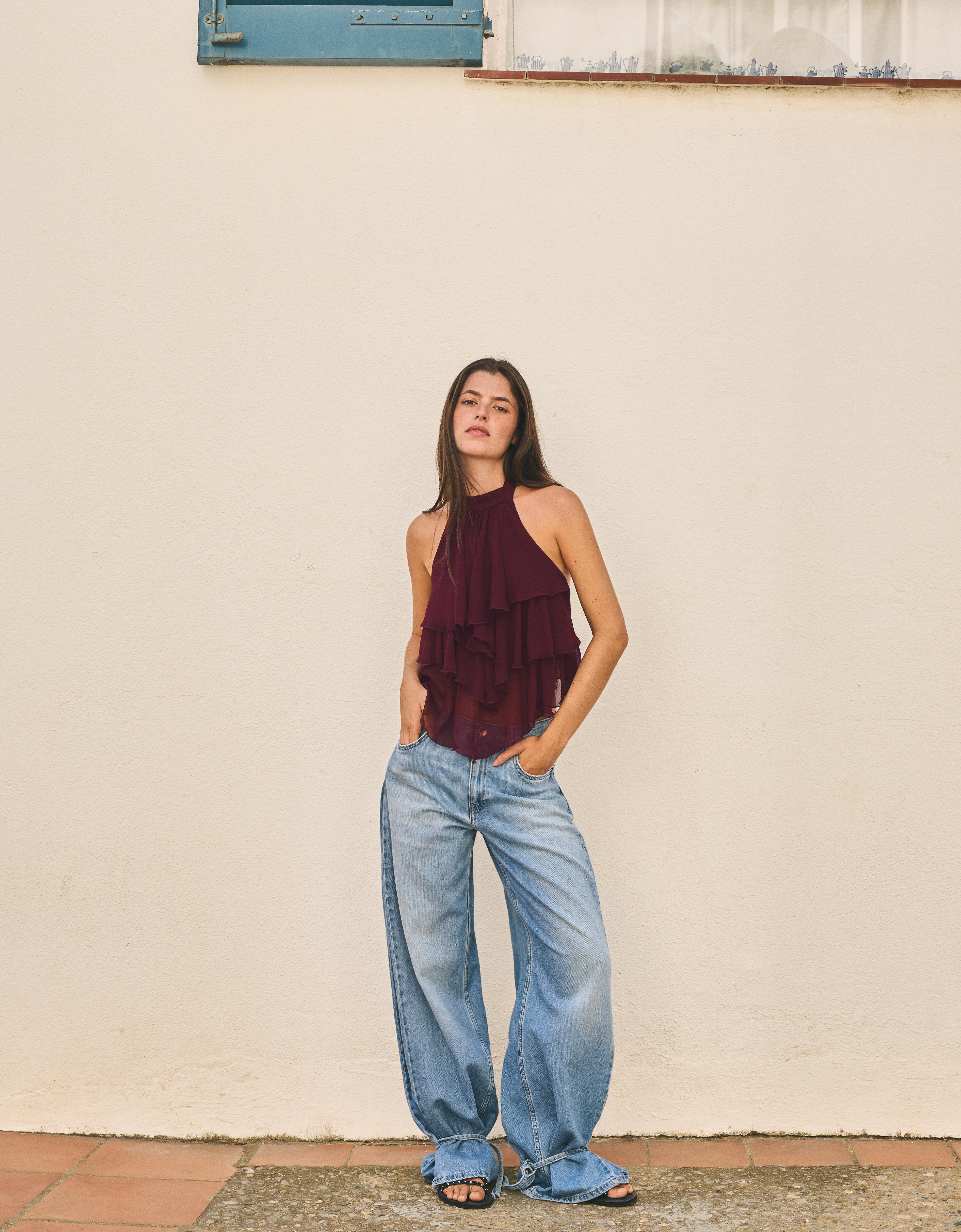 Ruffle halter neck top — Maroon