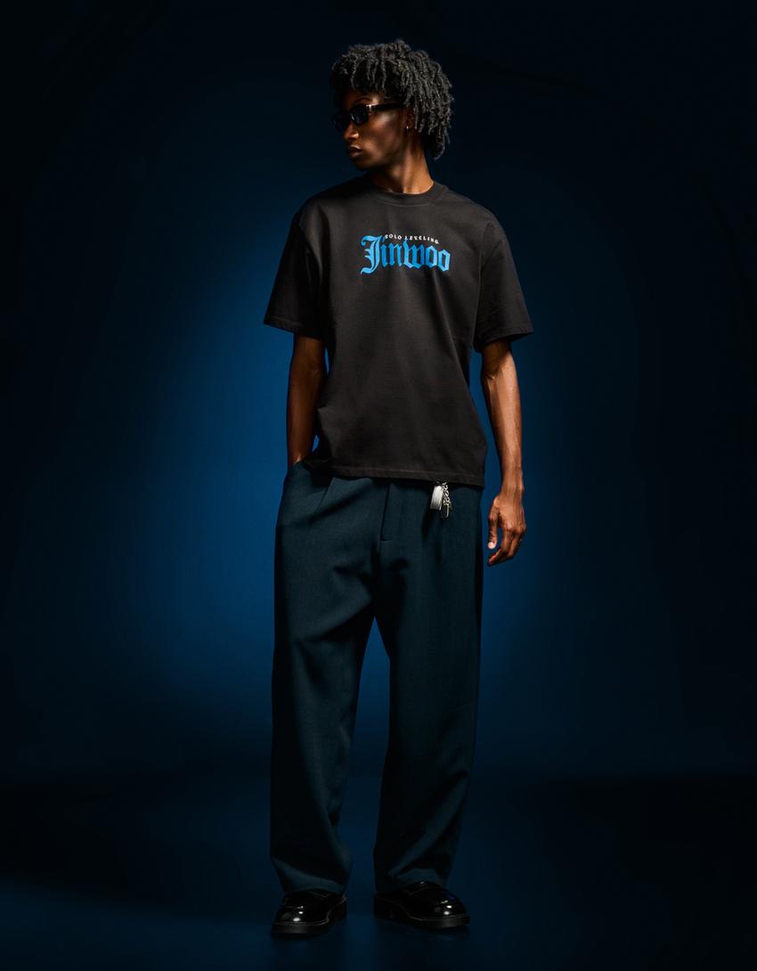 T-shirt met korte mouw en Solo Leveling-print-Zwart