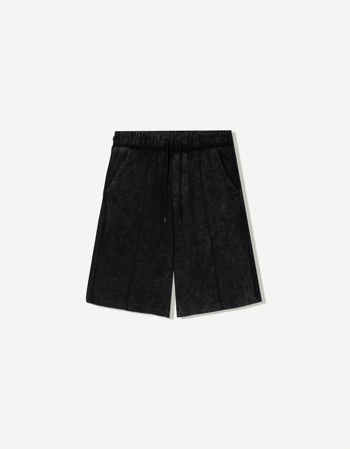Bermuda shorts with pockets